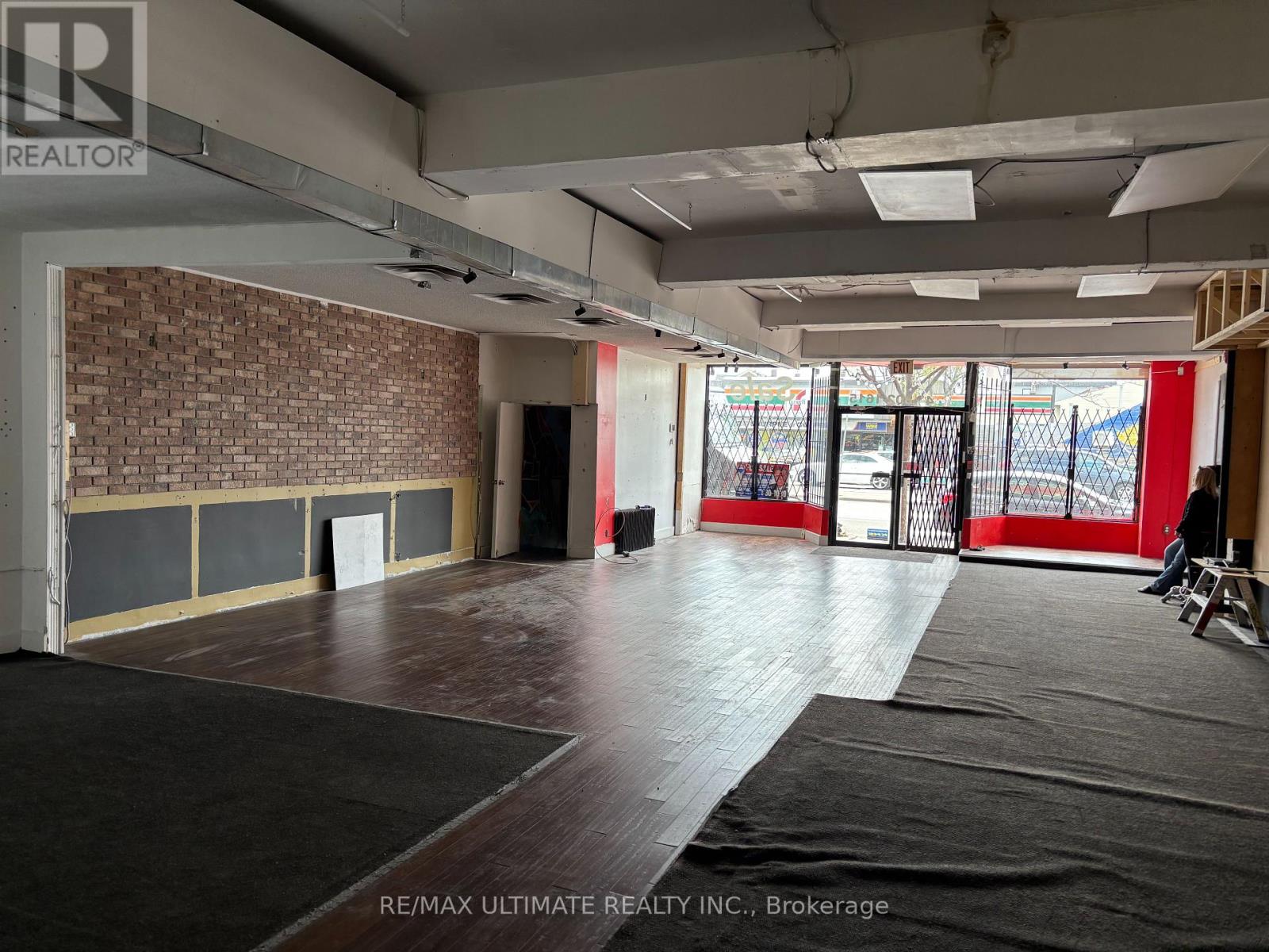 876 DUNDAS STREET W, Toronto, Ontario