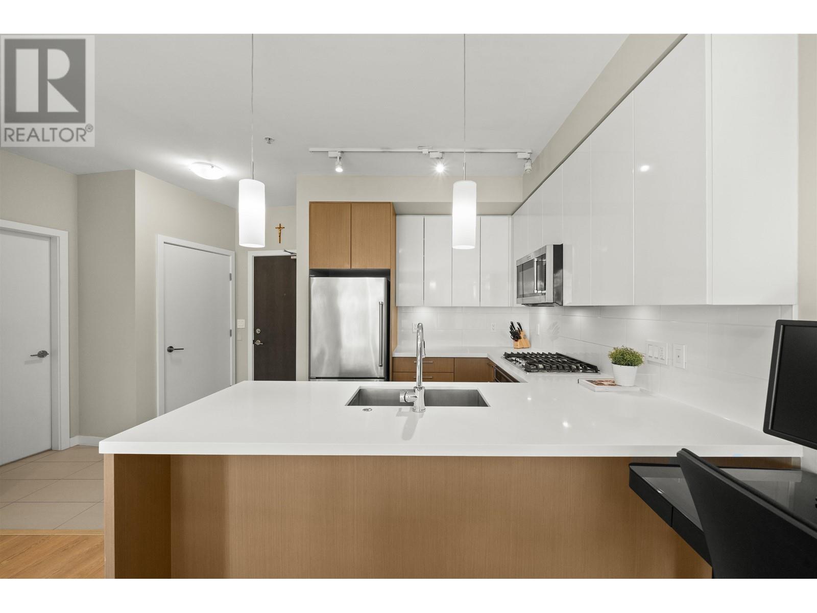 331 22 E Royal Avenue, New Westminster, British Columbia  V3L 0H1 - Photo 3 - R2998038