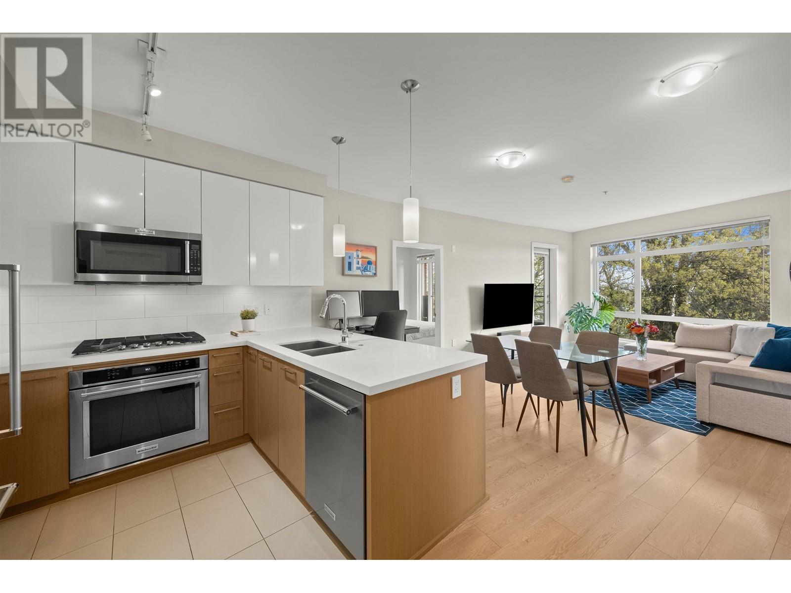 331 22 E Royal Avenue, New Westminster, British Columbia  V3L 0H1 - Photo 2 - R2998038