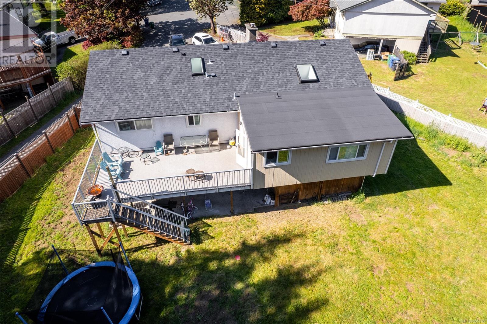 Property at 1030 Hawkes Turnaround image 4