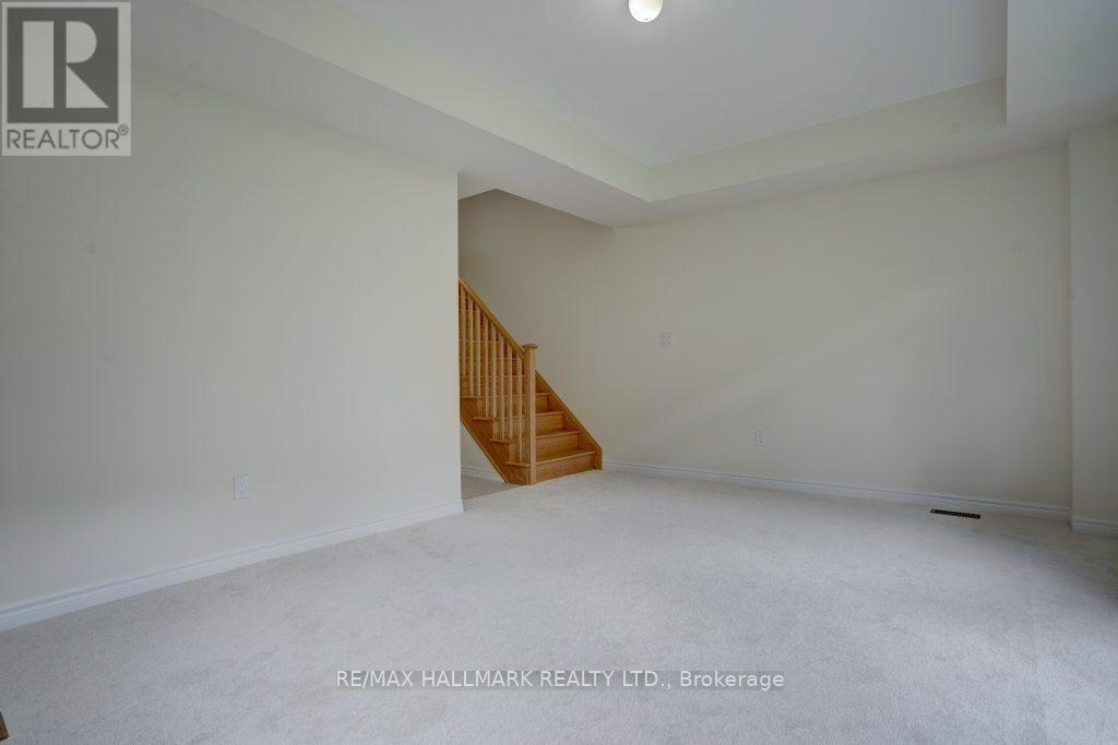 33 Hallmark Way, Whitby, Ontario  L1P 1Y5 - Photo 5 - E12128633