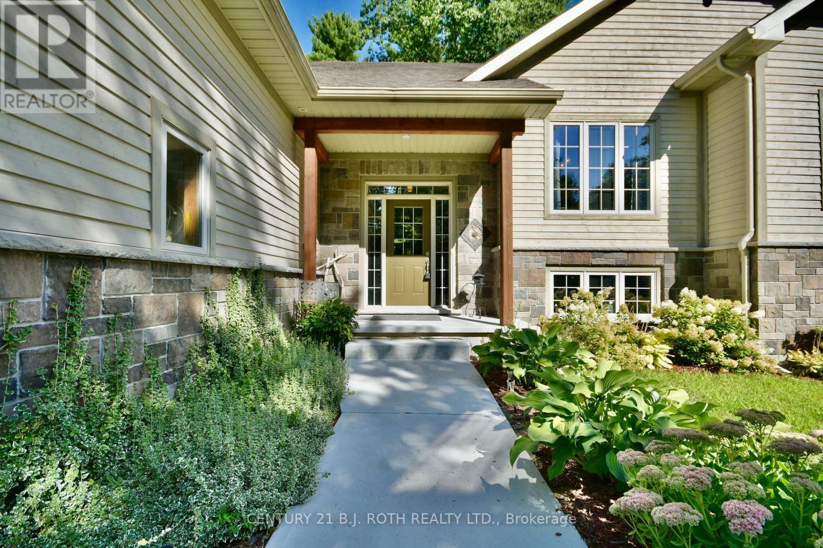 Property at 16 MACEDONIA CIRCLE image 2
