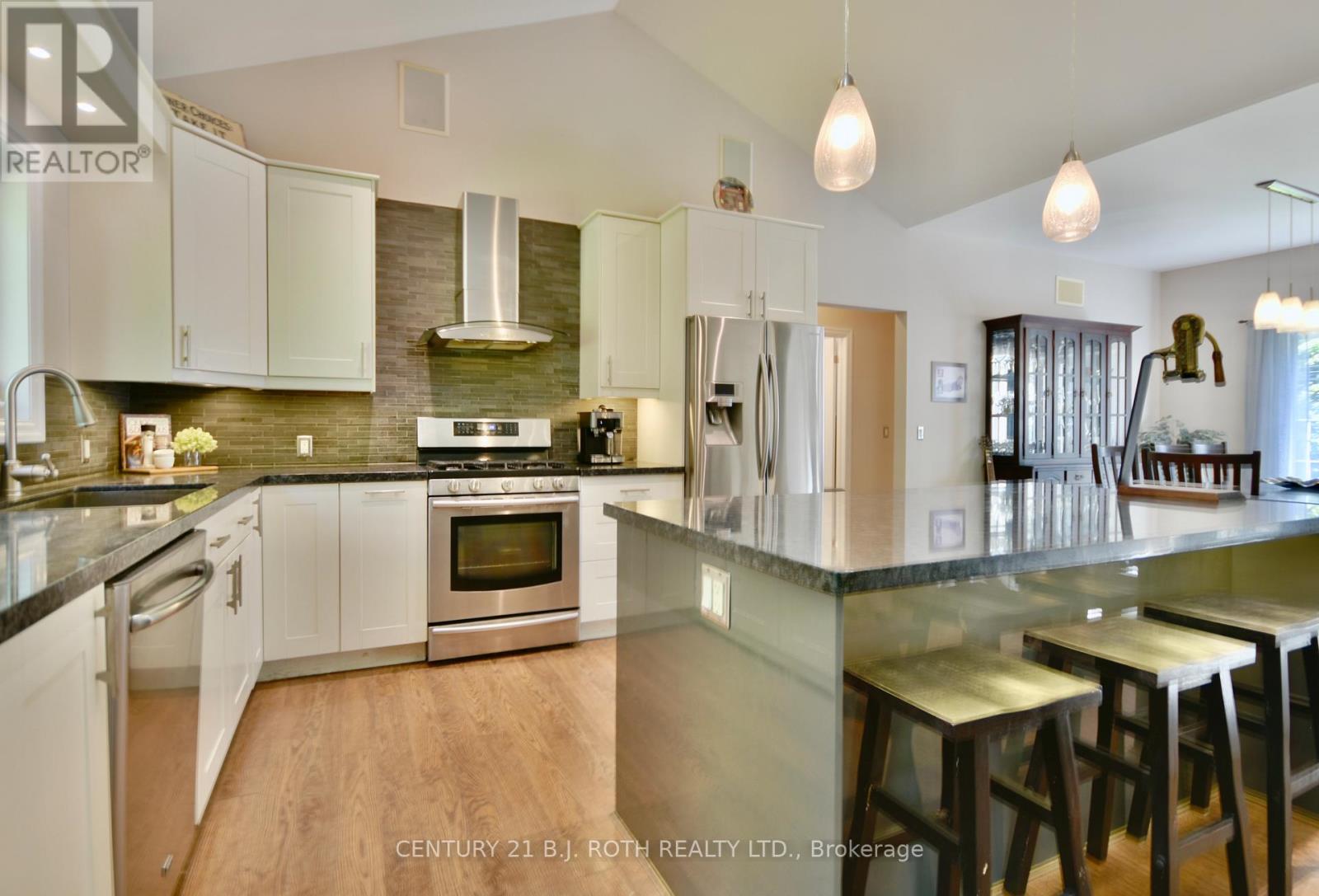 Property at 16 MACEDONIA CIRCLE image 4