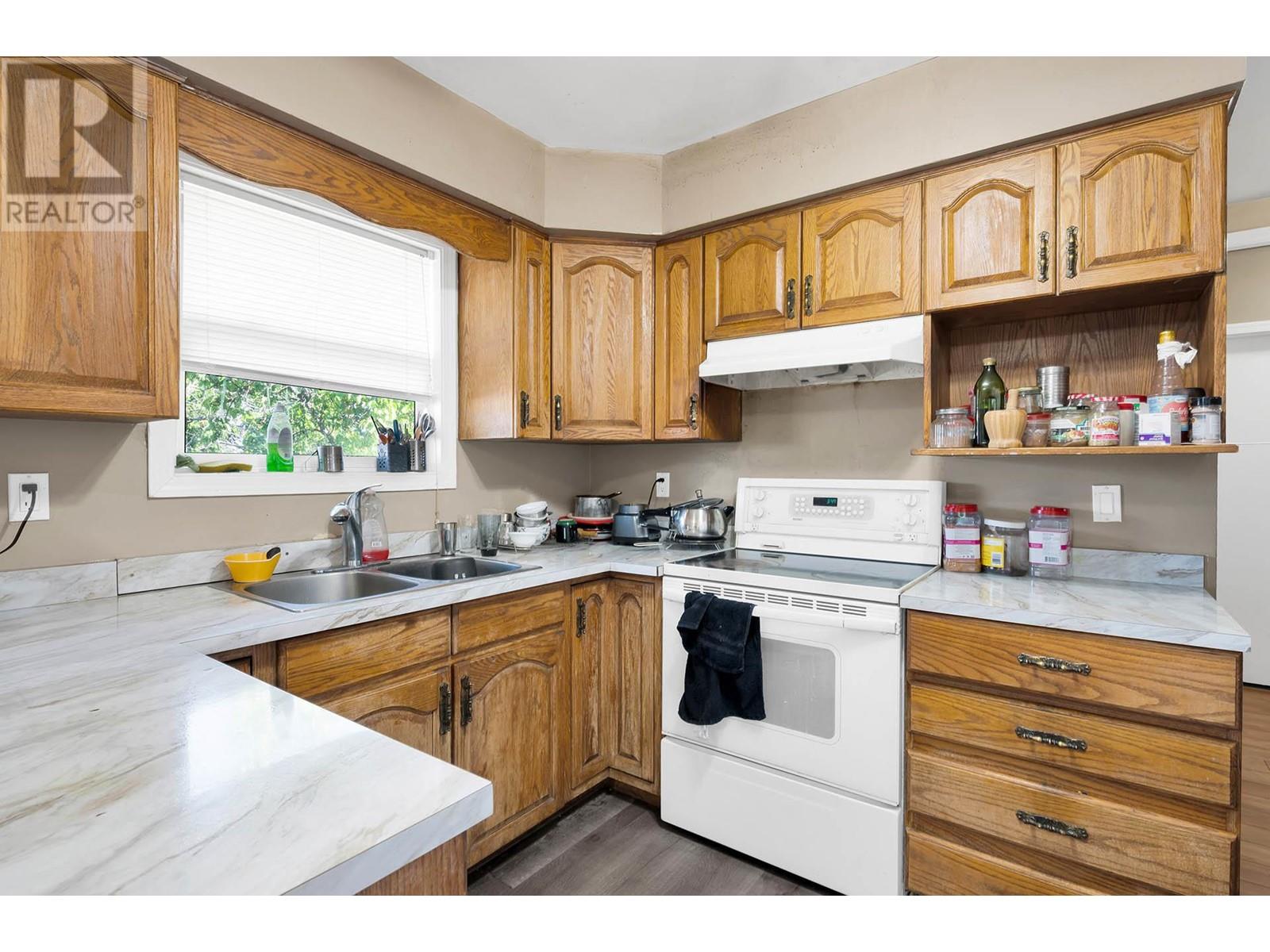 Property at 740 10 Street image 3