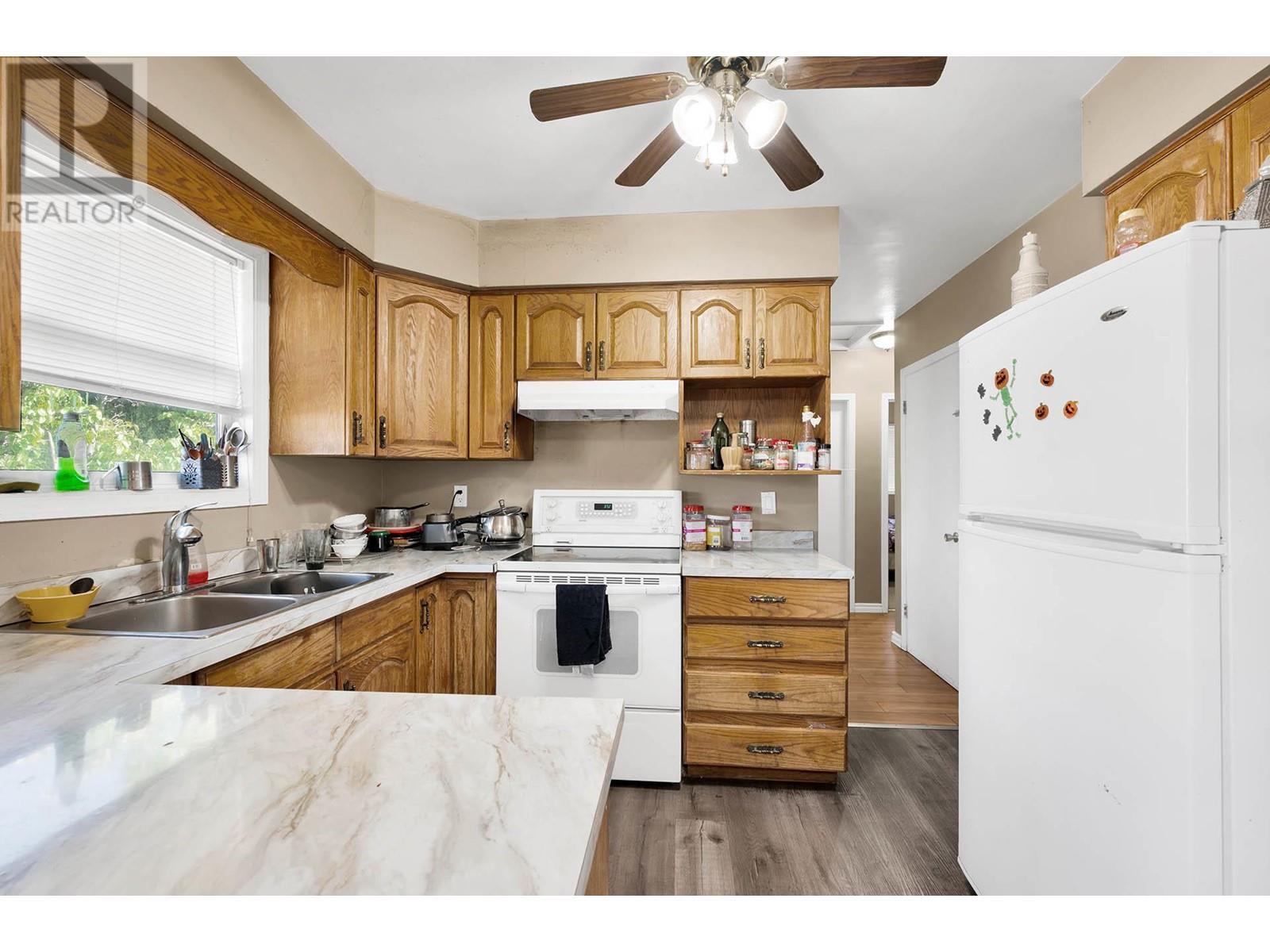 Property at 740 10 Street image 4