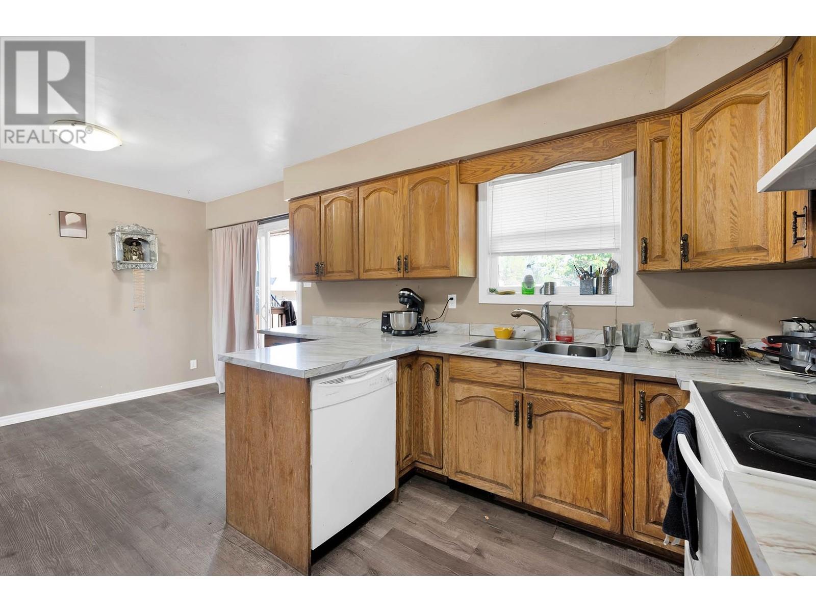 Property at 740 10 Street image 5