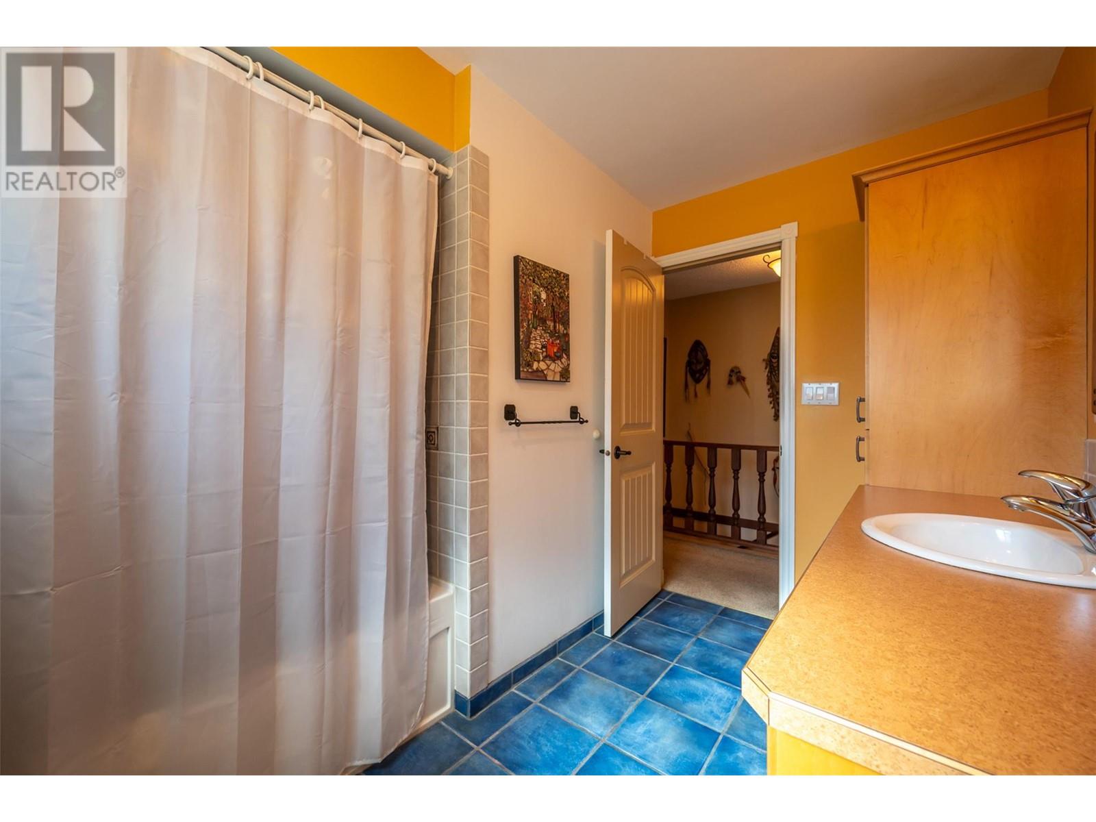 Property at 484 Pineview Drive image 4
