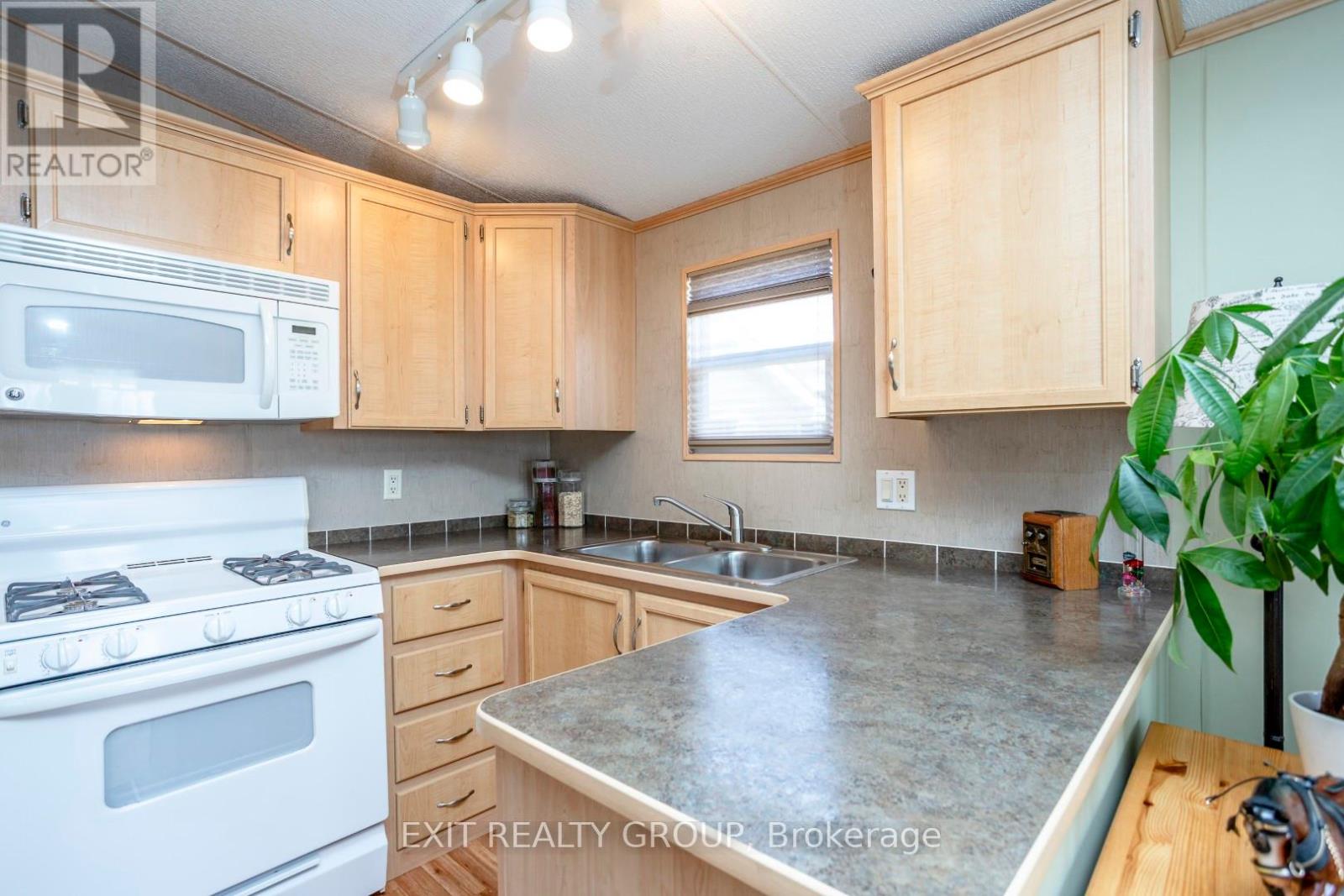 #d9 - 153 County Road 27, Prince Edward County, Ontario  K0K 1T0 - Photo 12 - X12128669
