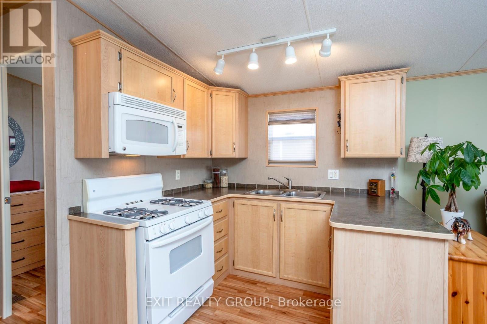 #d9 - 153 County Road 27, Prince Edward County, Ontario  K0K 1T0 - Photo 9 - X12128669