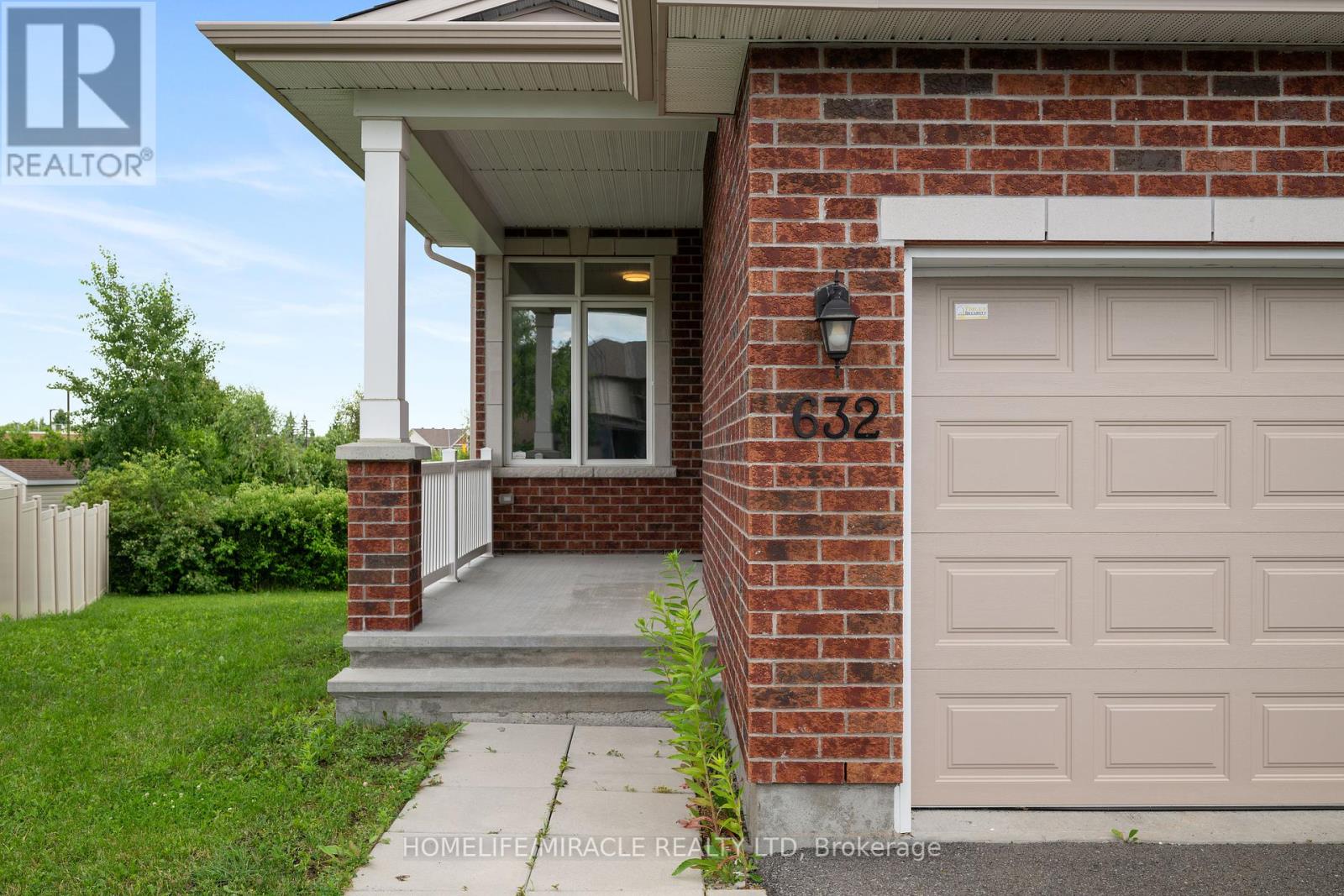 Property at 632 BRIDLEGLEN CRESCENT image 3