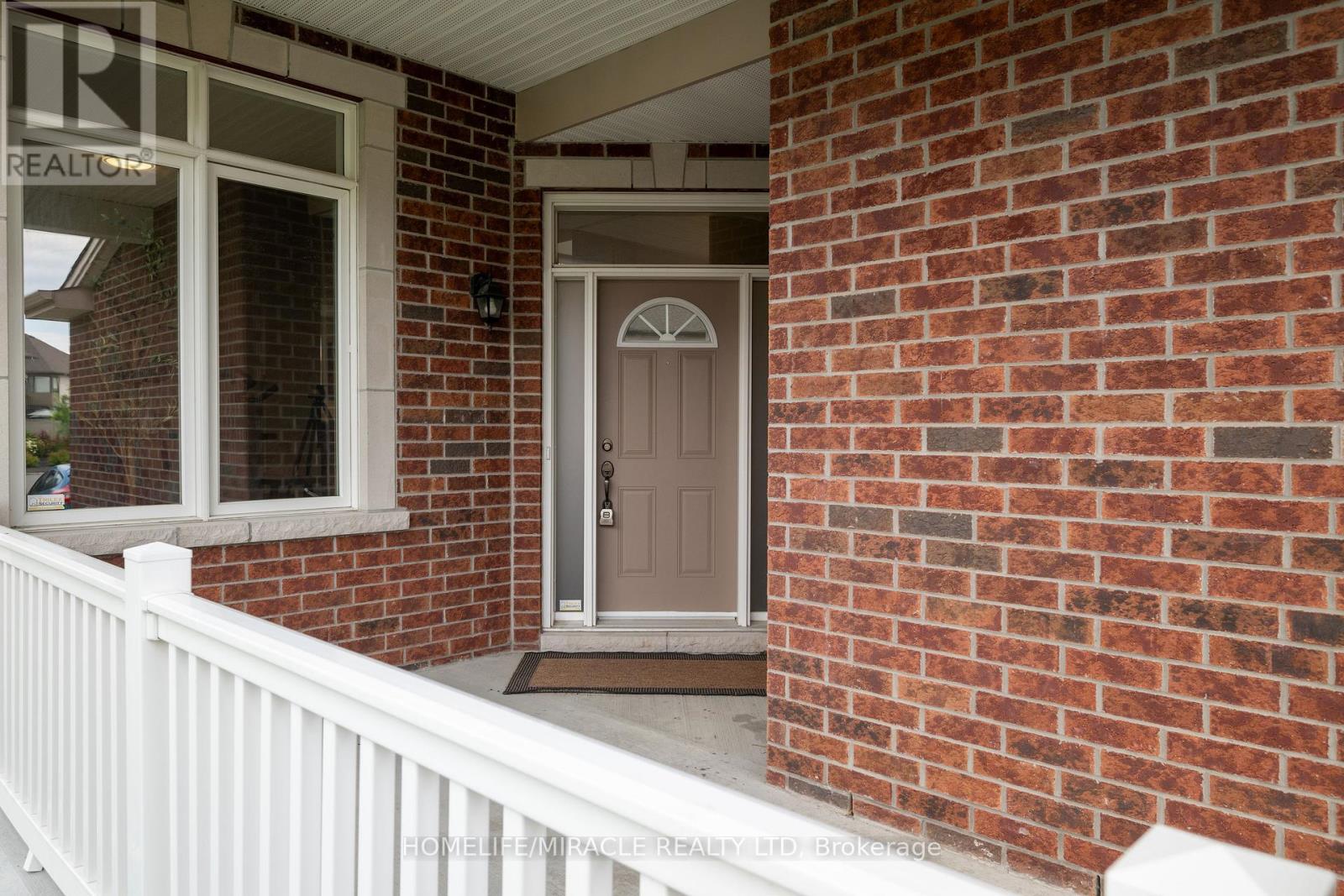 Property at 632 BRIDLEGLEN CRESCENT image 4
