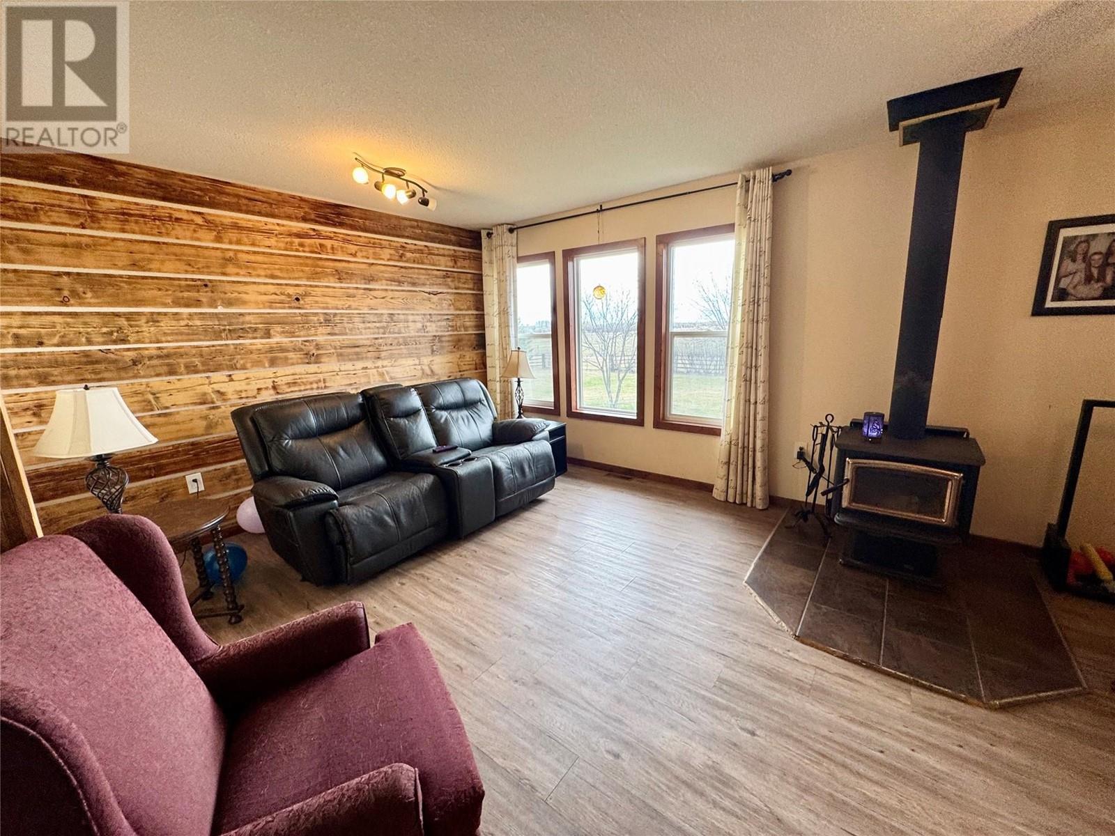 1016 240 Road, Out Of Area, British Columbia  V0C 1K0 - Photo 4 - 10346593