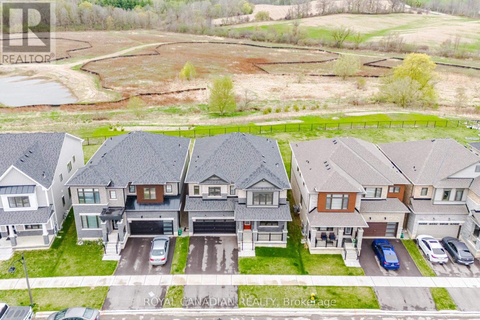 27 Bee Crescent, Brantford, Ontario  N3T 0V7 - Photo 2 - X12128558