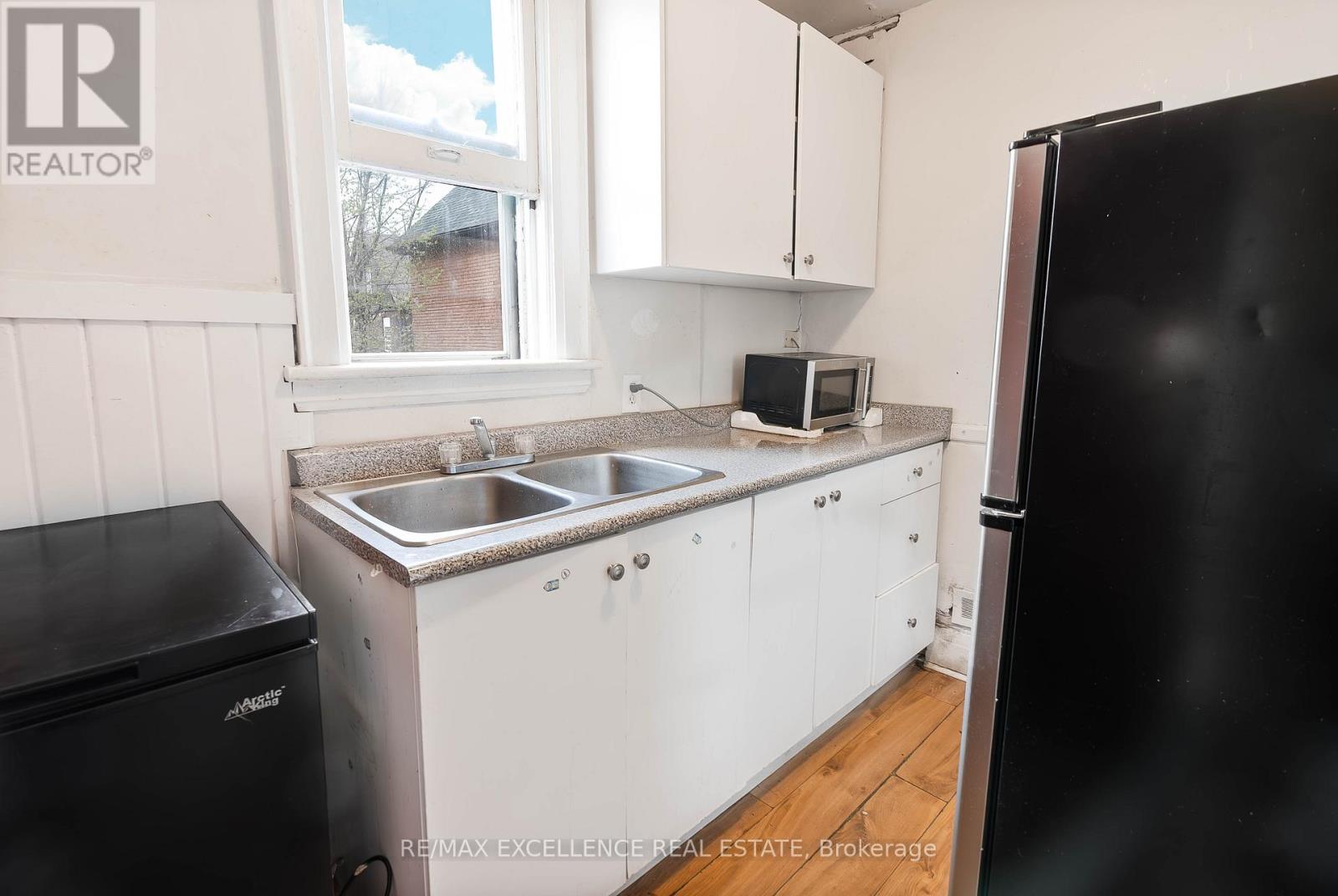 4 Rosemont Avenue, Hamilton, Ontario  L8L 6M4 - Photo 15 - X12128577