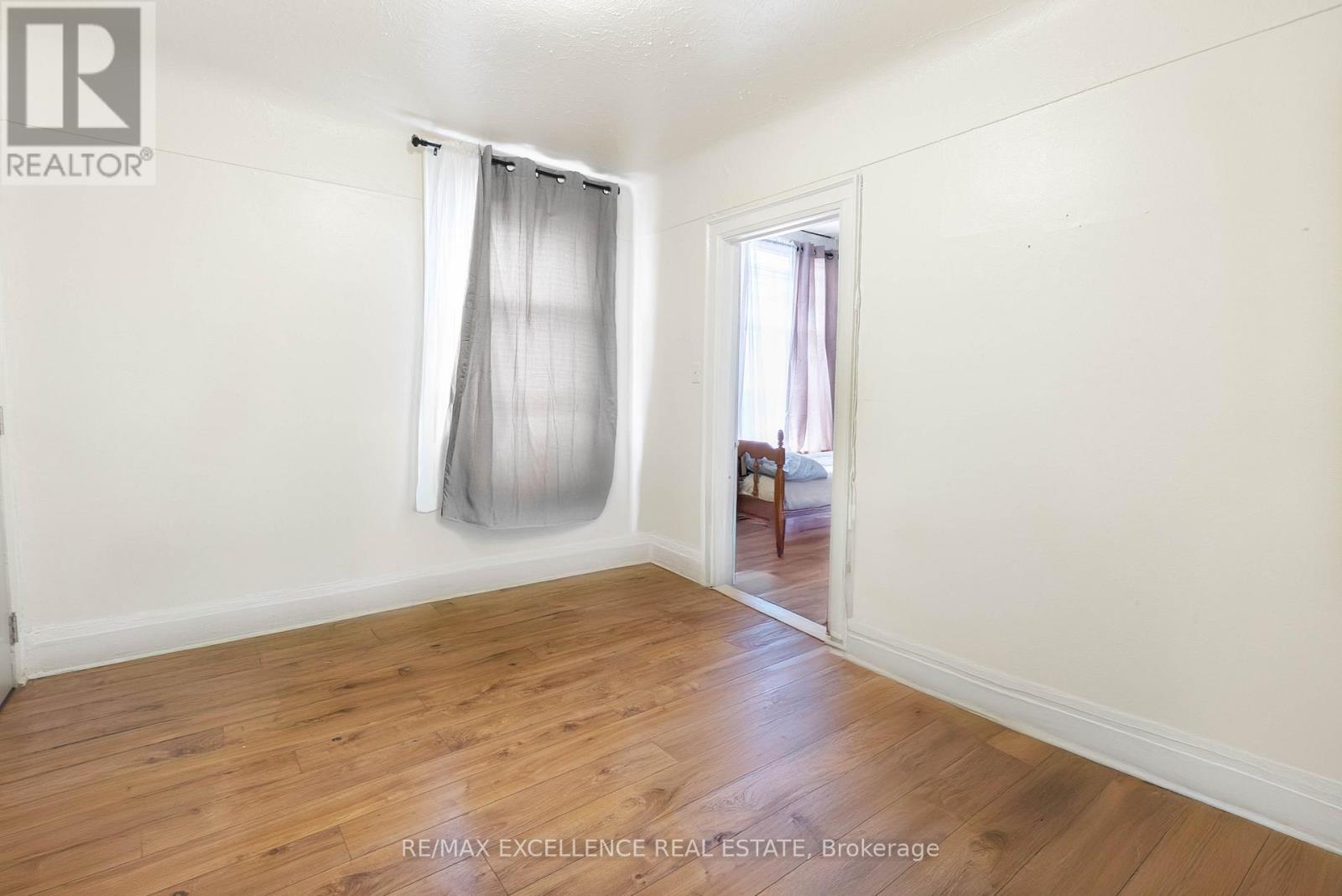 4 Rosemont Avenue, Hamilton, Ontario  L8L 6M4 - Photo 3 - X12128577