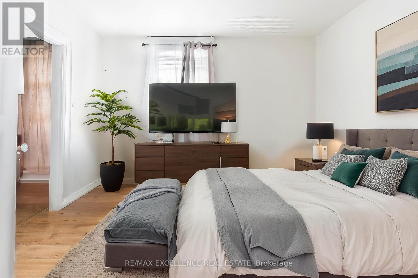 4 Rosemont Avenue, Hamilton, Ontario  L8L 6M4 - Photo 4 - X12128577