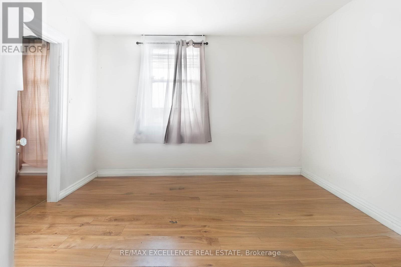 4 Rosemont Avenue, Hamilton, Ontario  L8L 6M4 - Photo 5 - X12128577