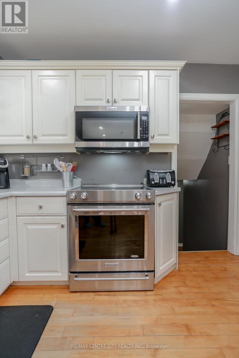 100 Honeysuckle Crescent, London East, Ontario  N5Y 4P4 - Photo 17 - X12128675