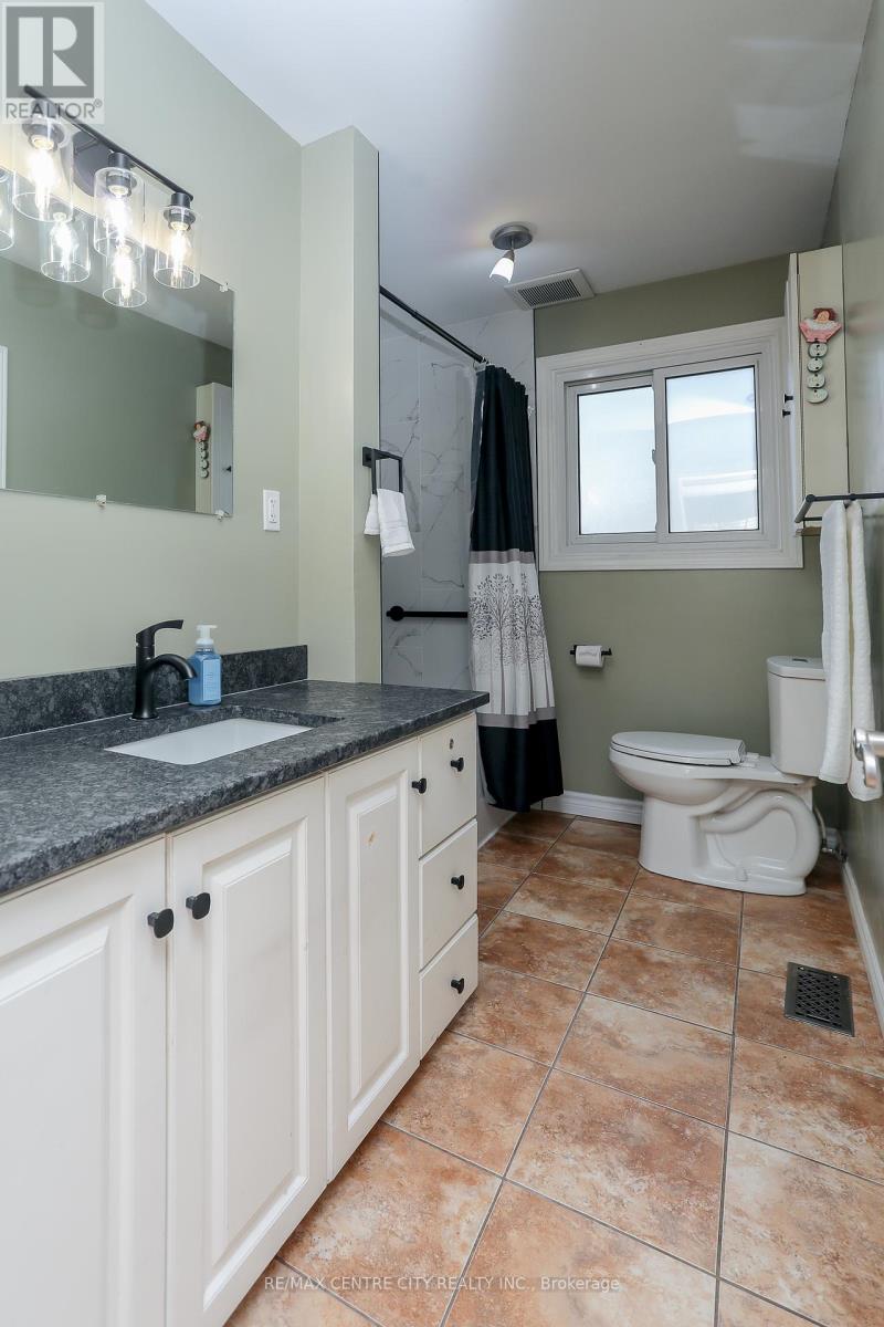 100 Honeysuckle Crescent, London East, Ontario  N5Y 4P4 - Photo 28 - X12128675