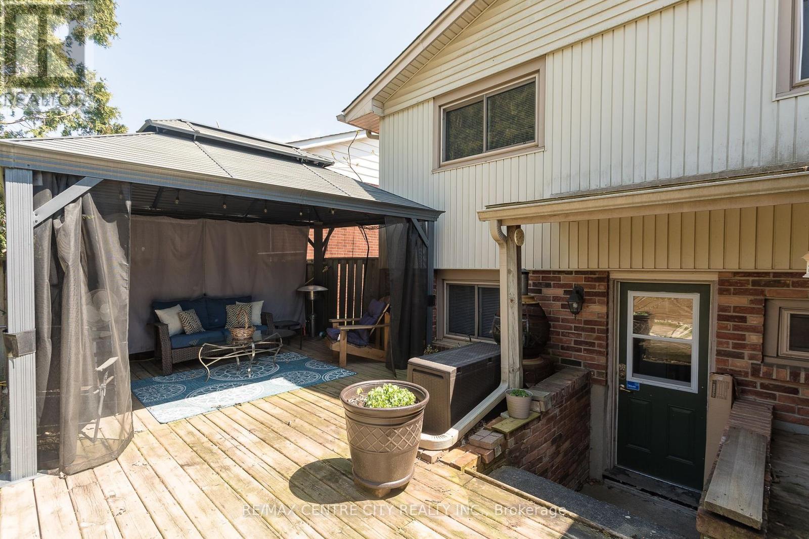 100 Honeysuckle Crescent, London East, Ontario  N5Y 4P4 - Photo 38 - X12128675
