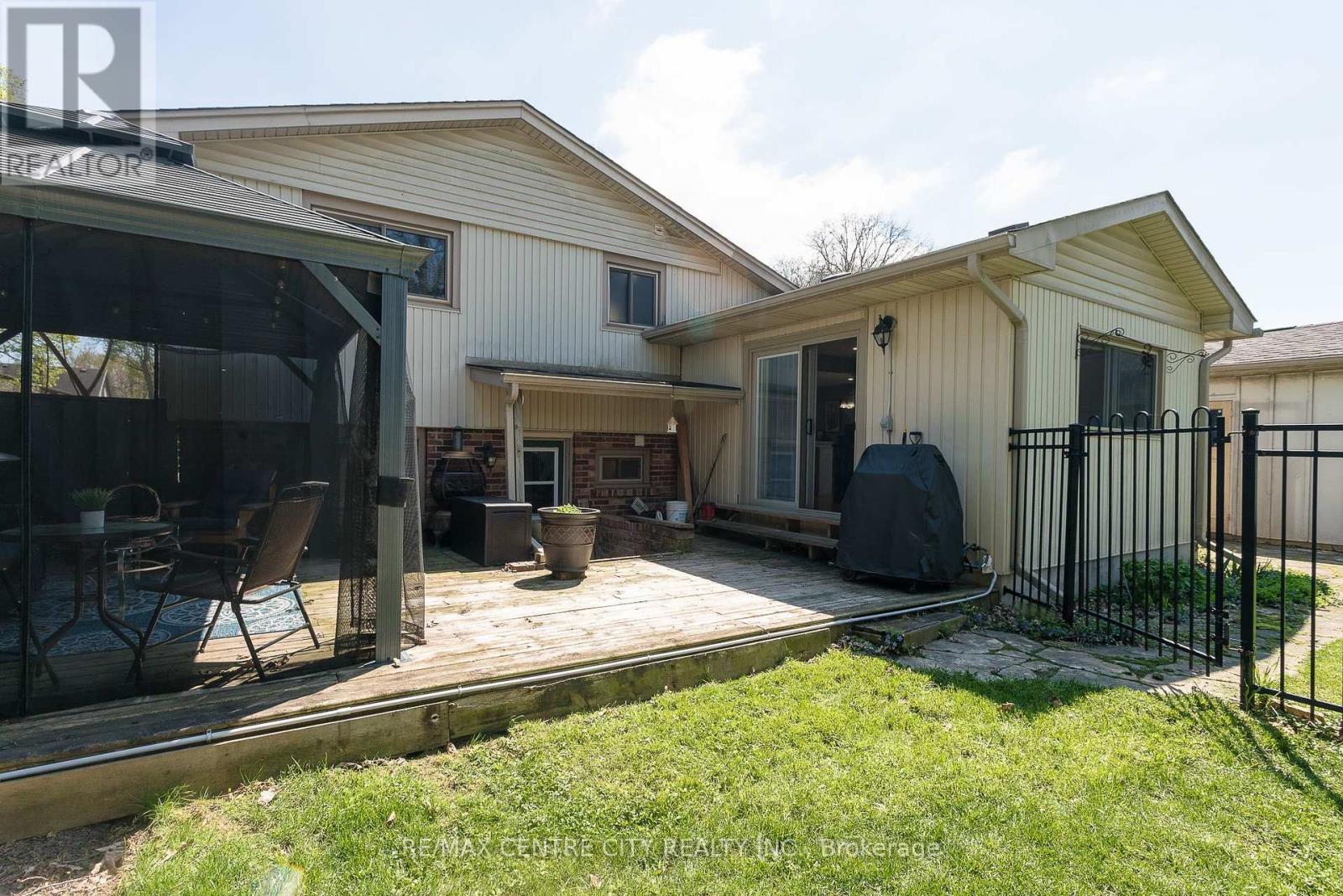 100 Honeysuckle Crescent, London East, Ontario  N5Y 4P4 - Photo 40 - X12128675
