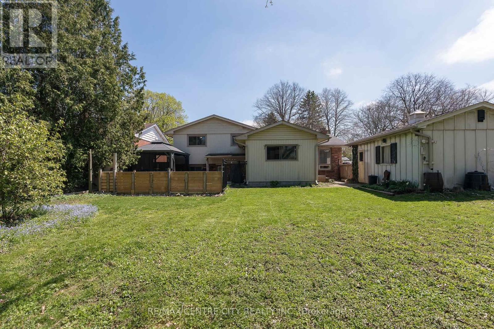 100 Honeysuckle Crescent, London East, Ontario  N5Y 4P4 - Photo 43 - X12128675