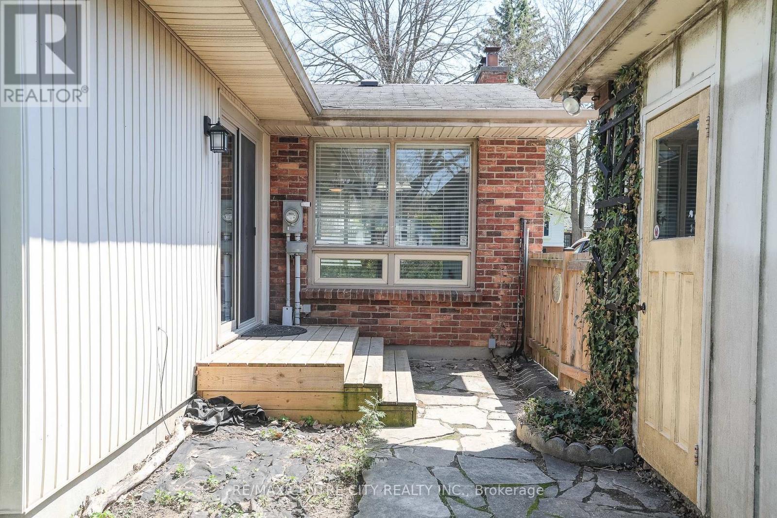100 Honeysuckle Crescent, London East, Ontario  N5Y 4P4 - Photo 45 - X12128675