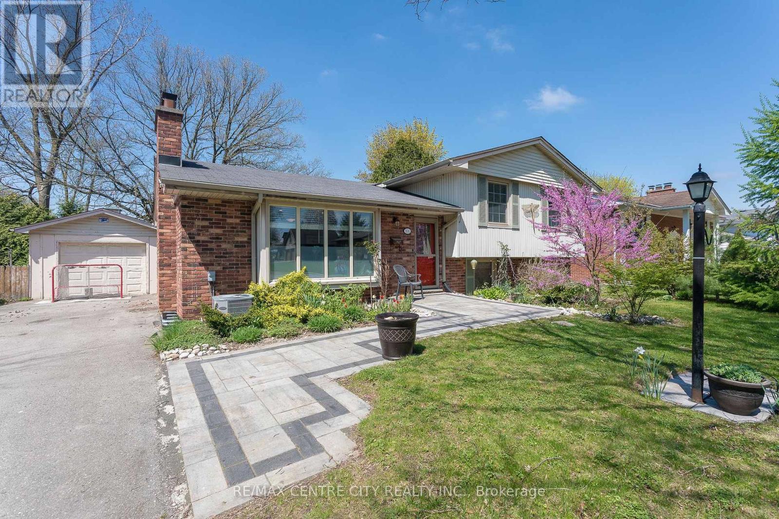 100 Honeysuckle Crescent, London East, Ontario  N5Y 4P4 - Photo 5 - X12128675
