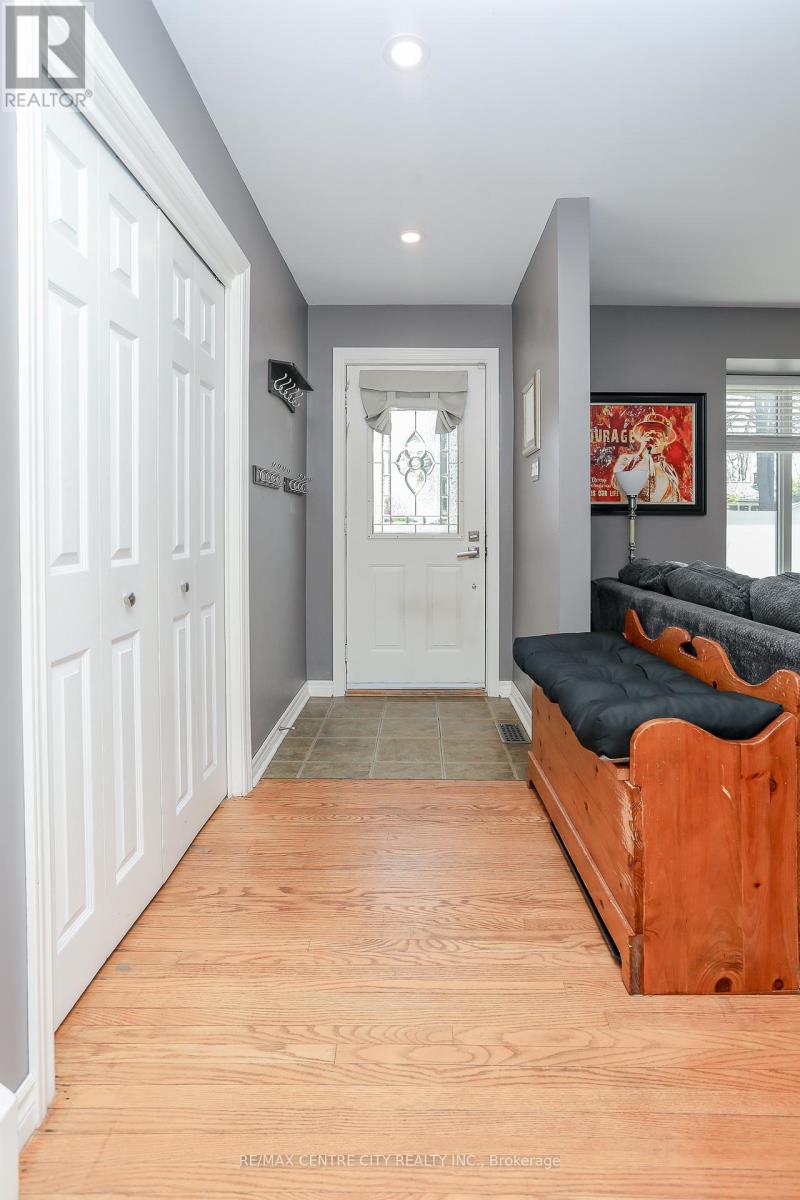 100 Honeysuckle Crescent, London East, Ontario  N5Y 4P4 - Photo 8 - X12128675