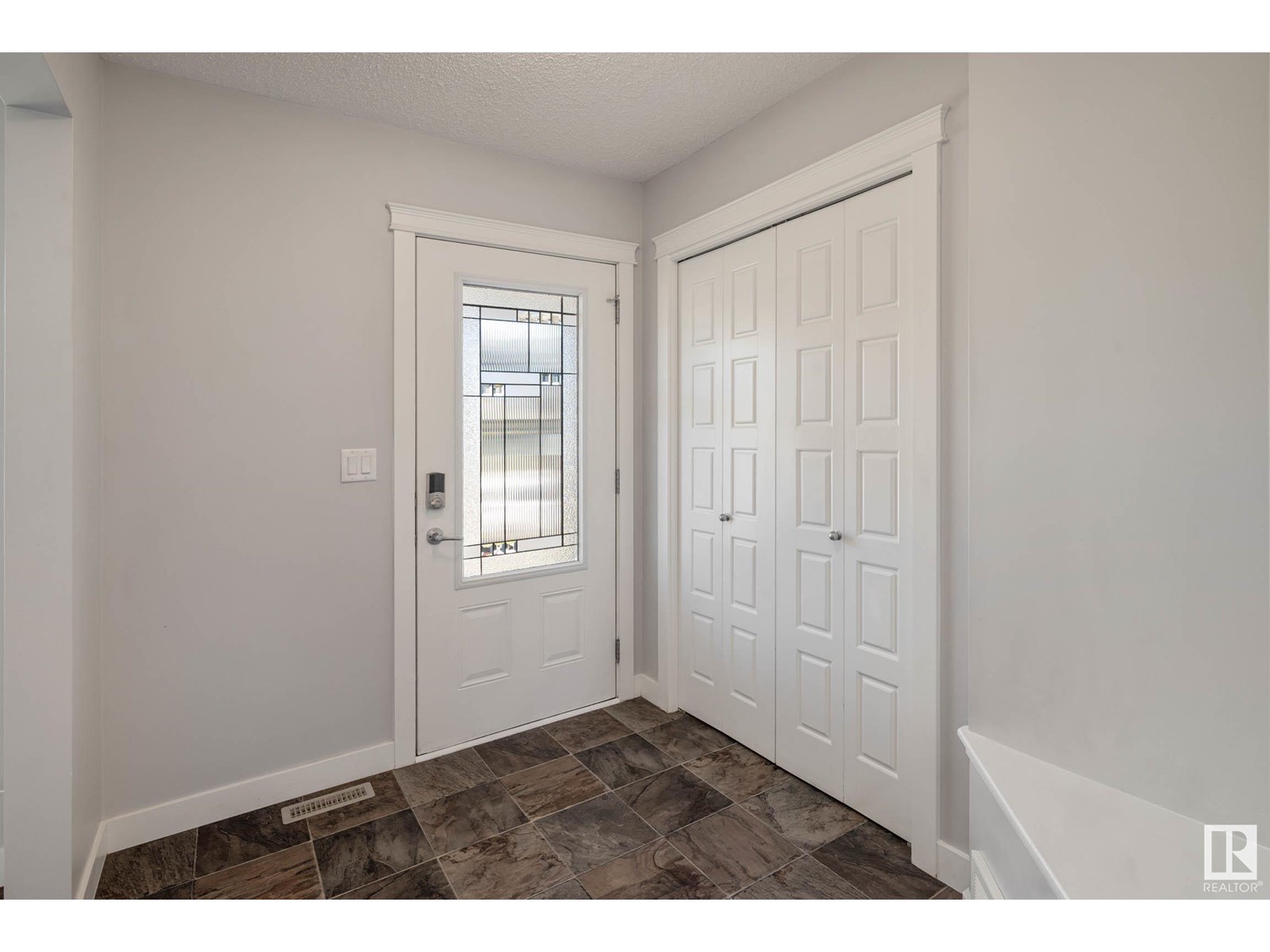 Property at 22207 89 AV NW image 3