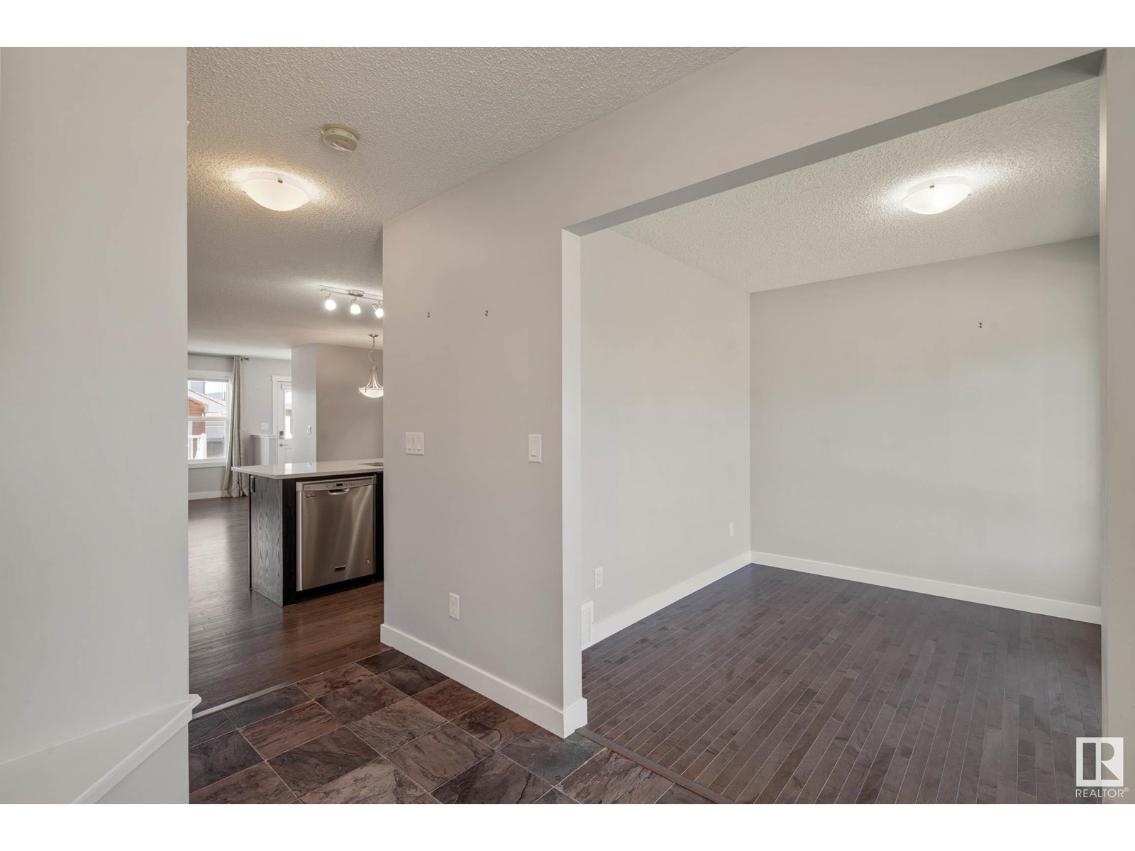Property at 22207 89 AV NW image 4