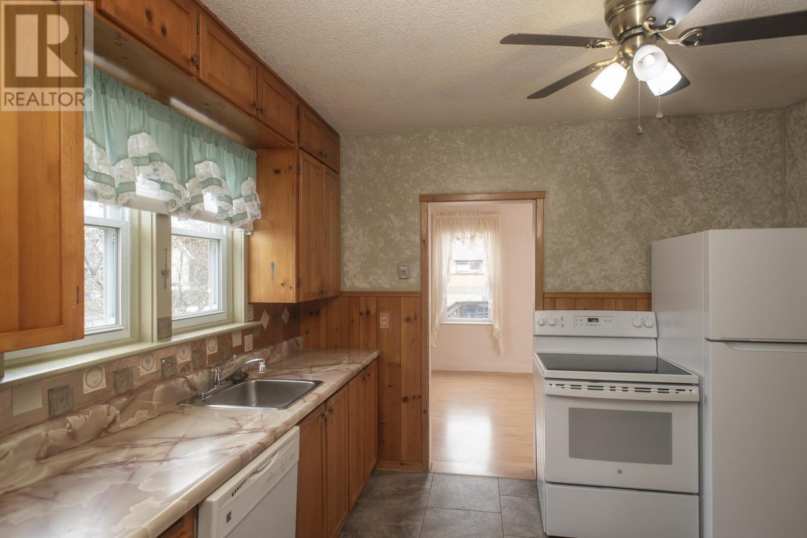 23 Dalton Ave, Thunder Bay, Ontario  P7B 4E8 - Photo 8 - TB251029