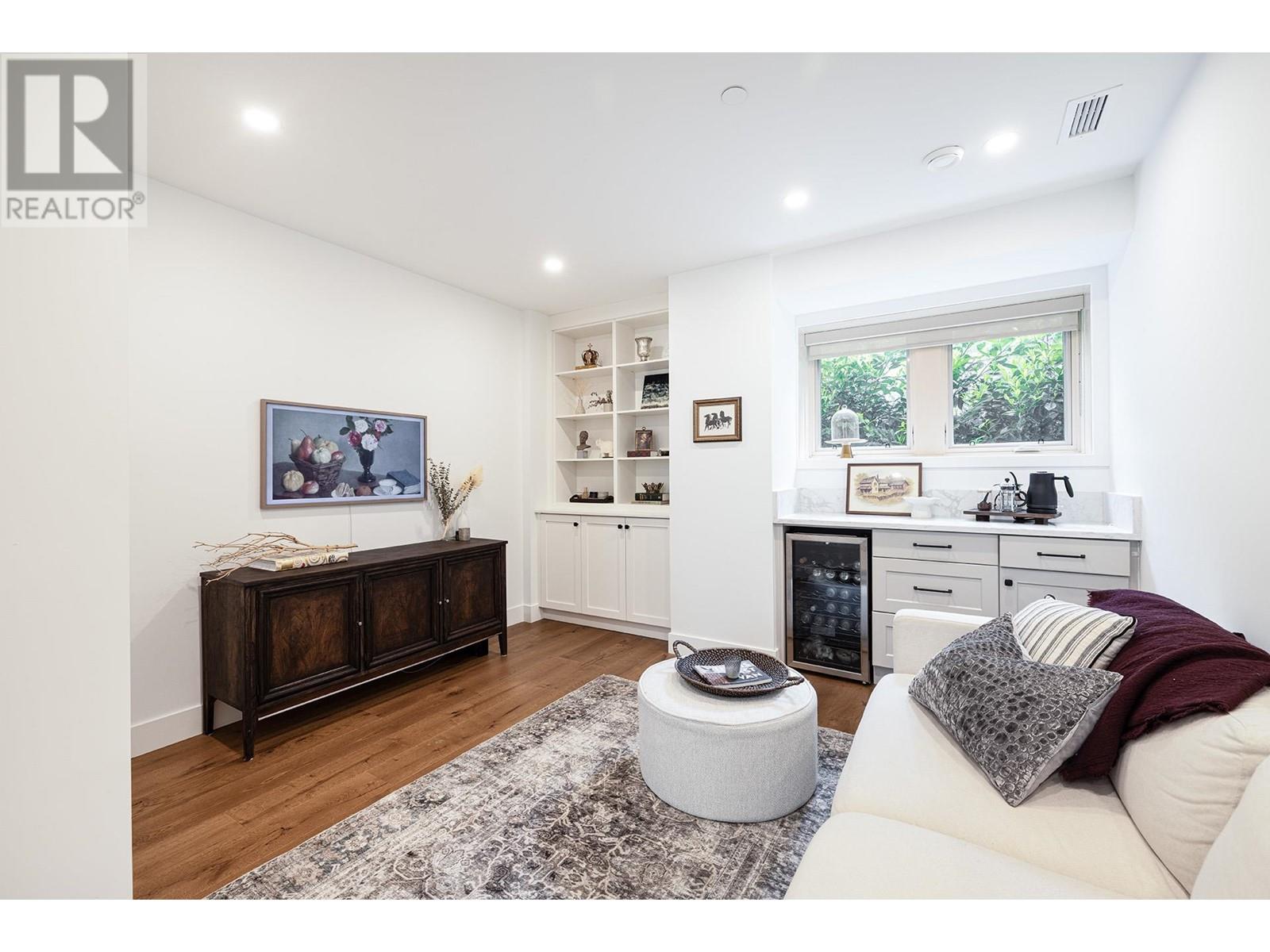 5471 Wales Street, Vancouver, British Columbia  V5R 3M9 - Photo 2 - R2998940