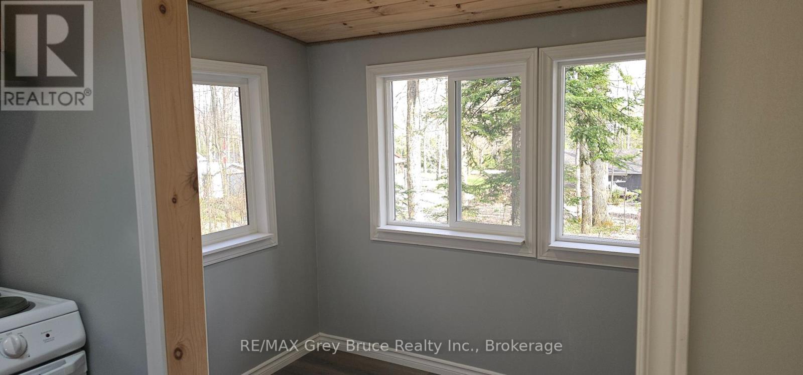 13 4th Avenue, South Bruce Peninsula, Ontario  N0H 2T0 - Photo 11 - X12128644