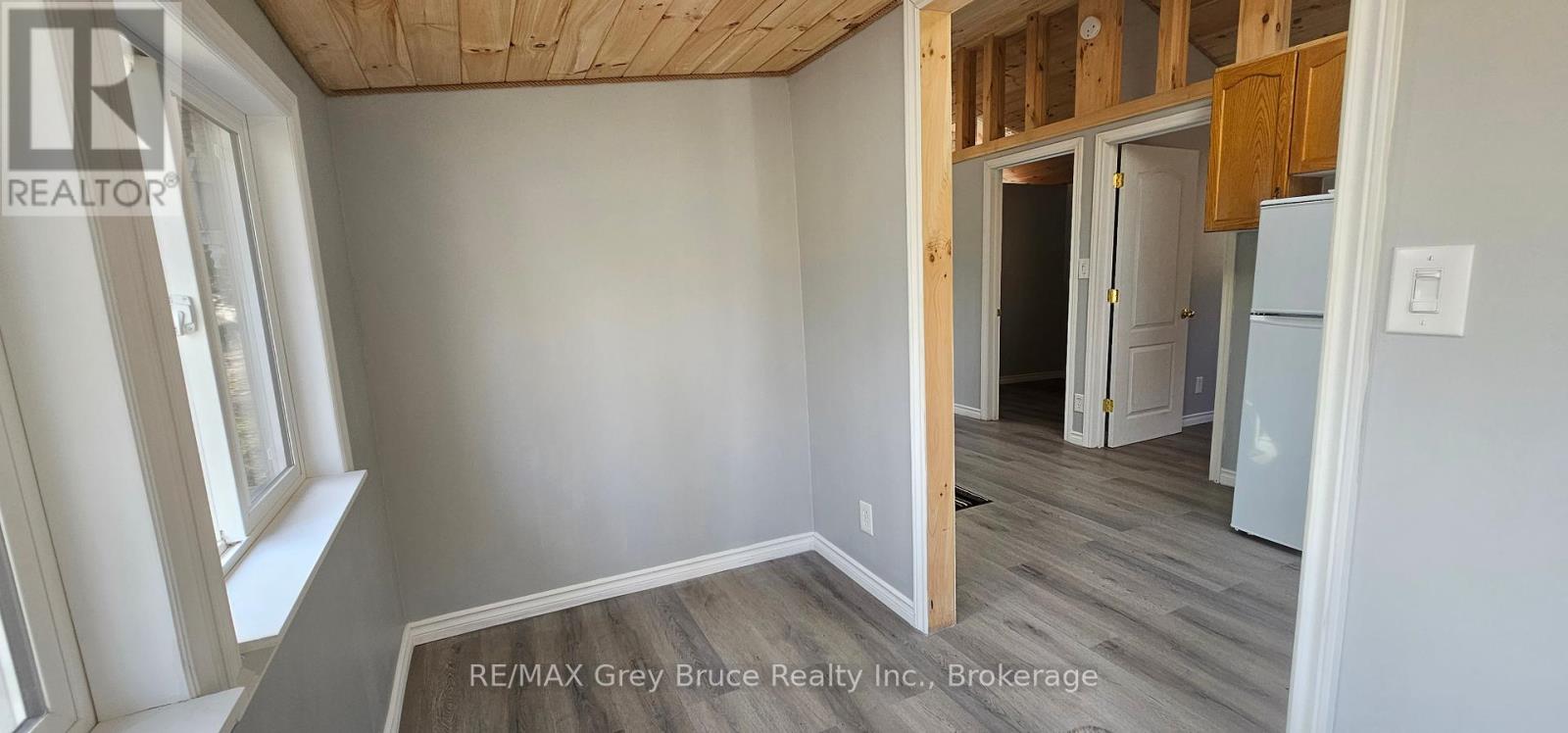 13 4th Avenue, South Bruce Peninsula, Ontario  N0H 2T0 - Photo 12 - X12128644