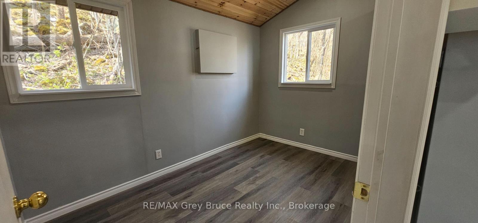 13 4th Avenue, South Bruce Peninsula, Ontario  N0H 2T0 - Photo 15 - X12128644