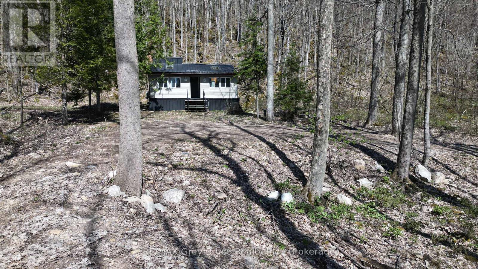 13 4th Avenue, South Bruce Peninsula, Ontario  N0H 2T0 - Photo 2 - X12128644