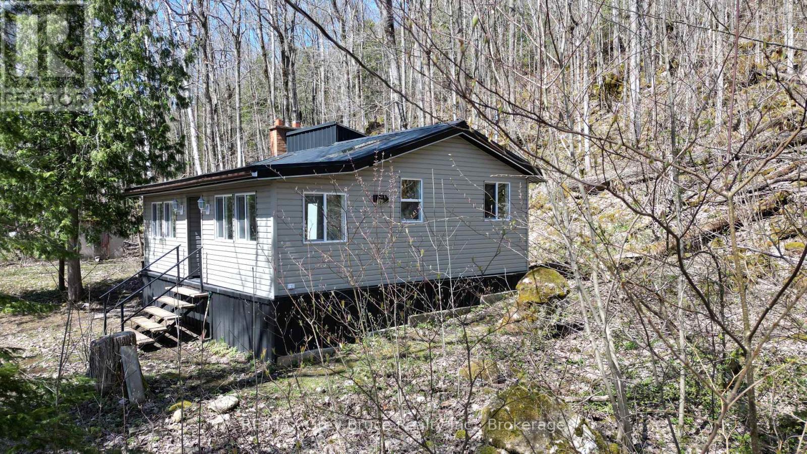 13 4th Avenue, South Bruce Peninsula, Ontario  N0H 2T0 - Photo 39 - X12128644