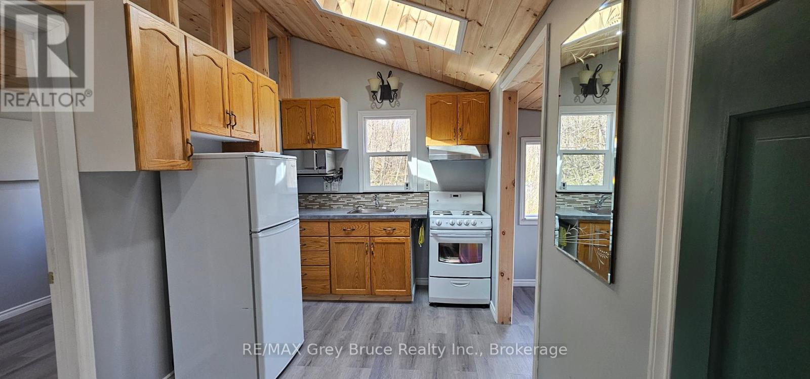 13 4th Avenue, South Bruce Peninsula, Ontario  N0H 2T0 - Photo 4 - X12128644