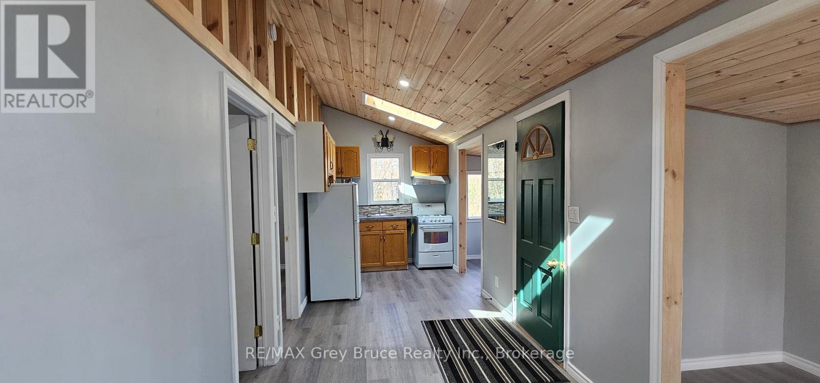 13 4th Avenue, South Bruce Peninsula, Ontario  N0H 2T0 - Photo 8 - X12128644