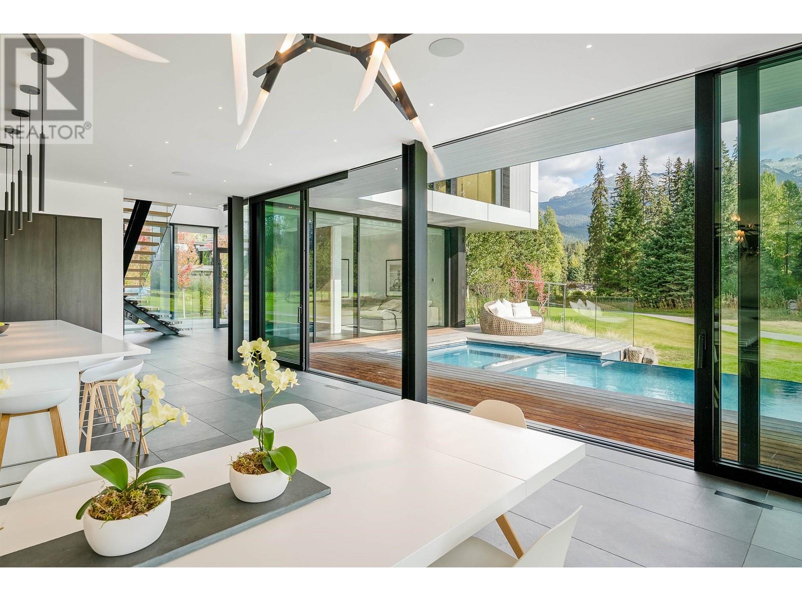 8080 Cypress Place, Whistler, British Columbia  V8E 1J9 - Photo 15 - R2999091
