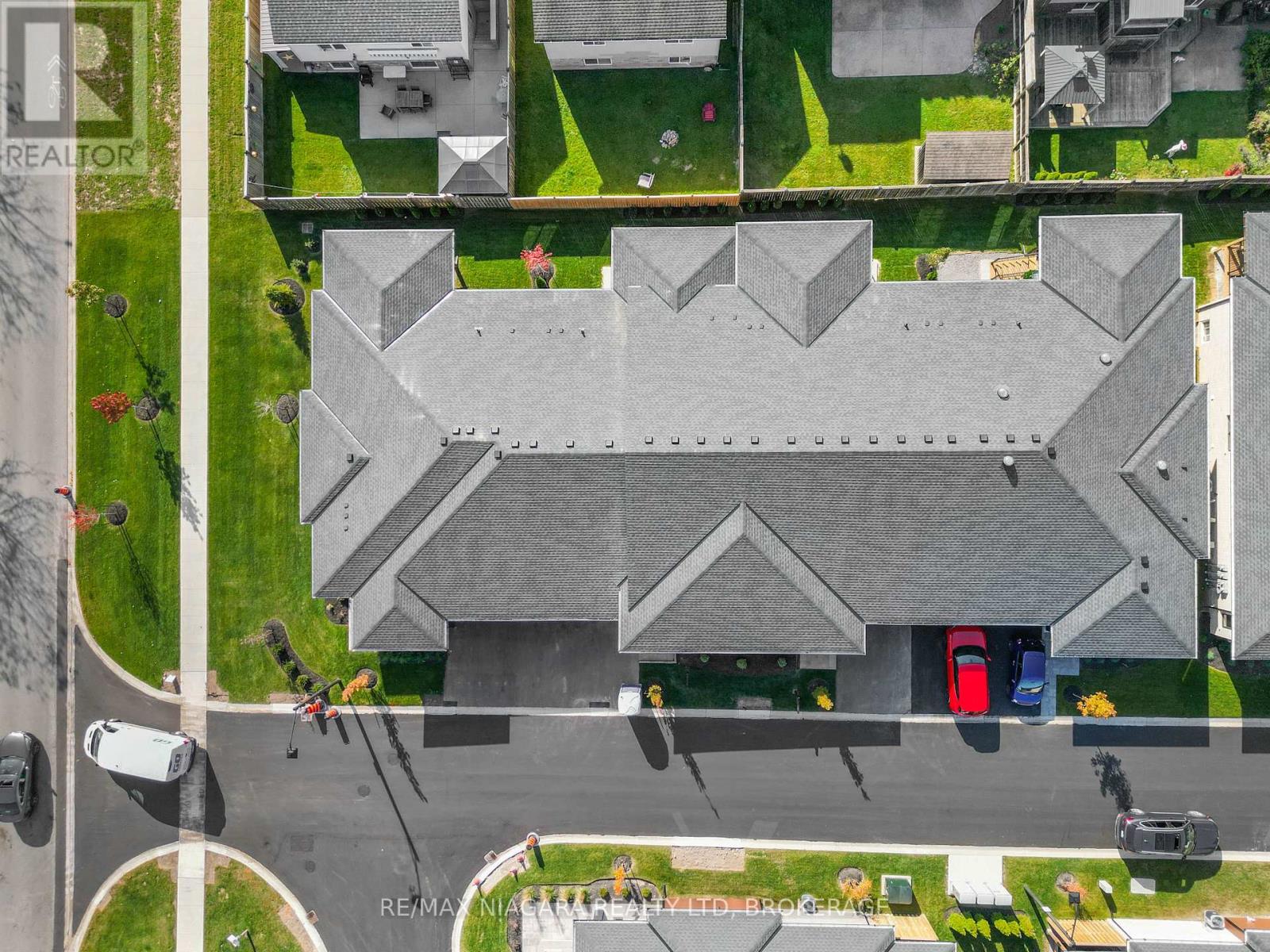 2 - 300 Richmond Street, Thorold (Confederation Heights), Ontario  L2V 5B9 - Photo 3 - X12128681