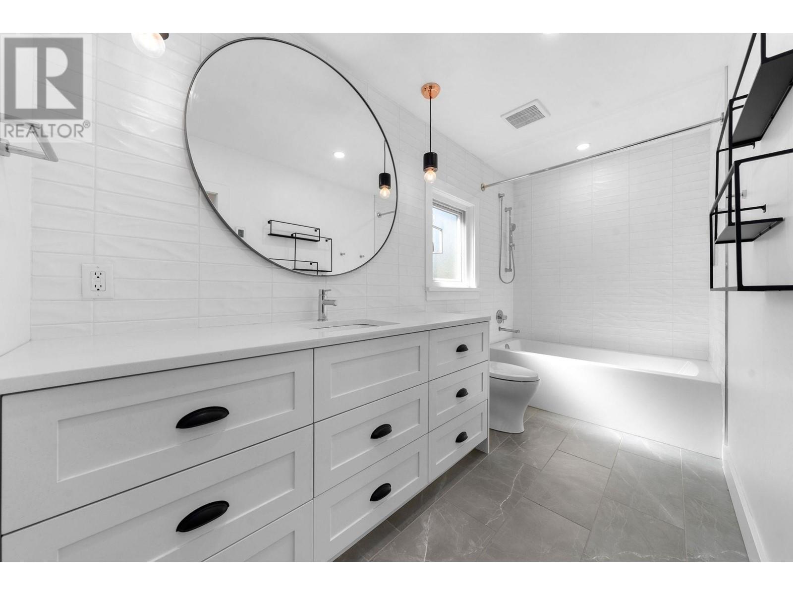 532 E 18th Street, North Vancouver, British Columbia  V7L 2Y3 - Photo 16 - R2998749