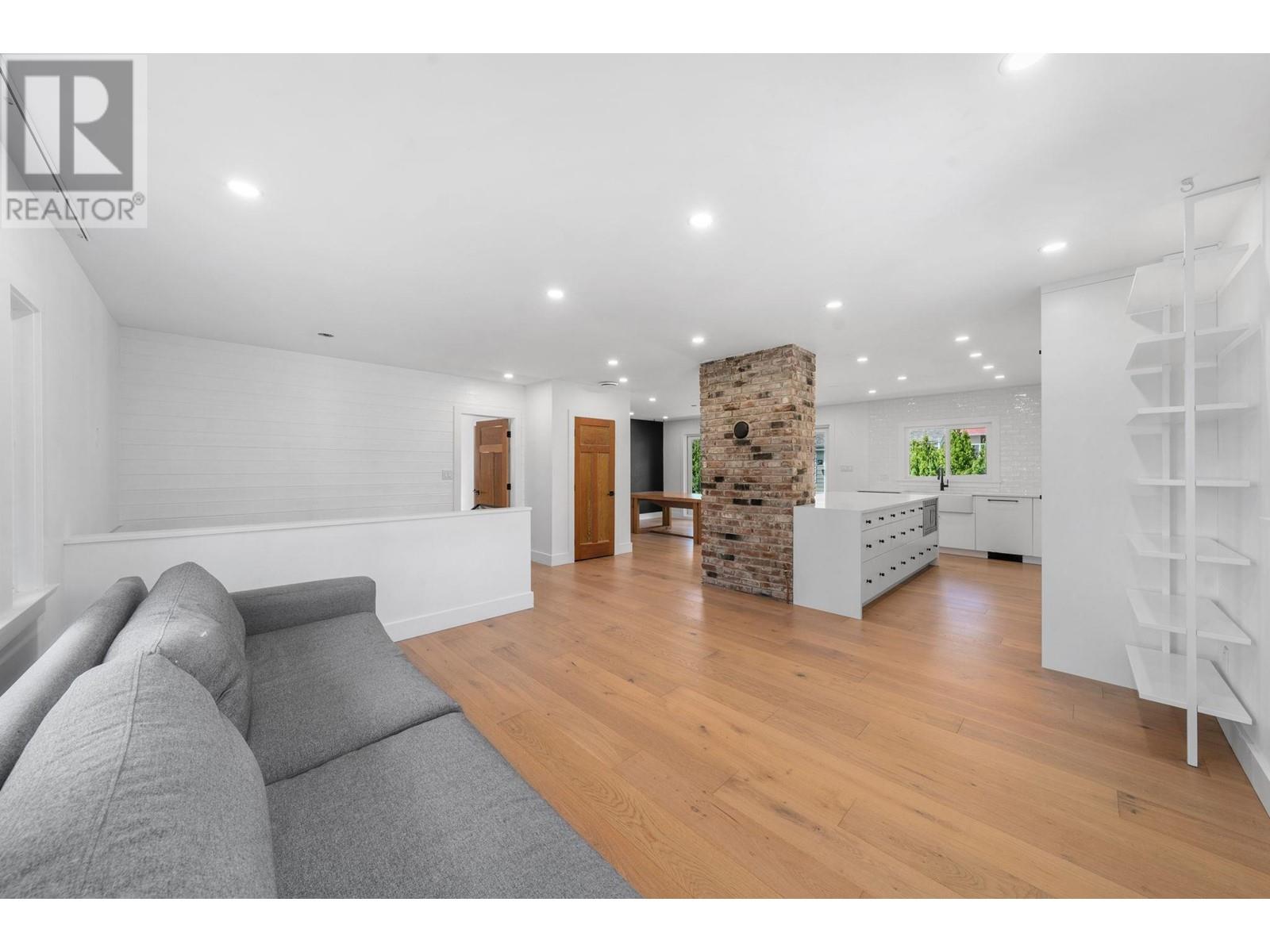 Property at 532 E 18TH STREET image 5