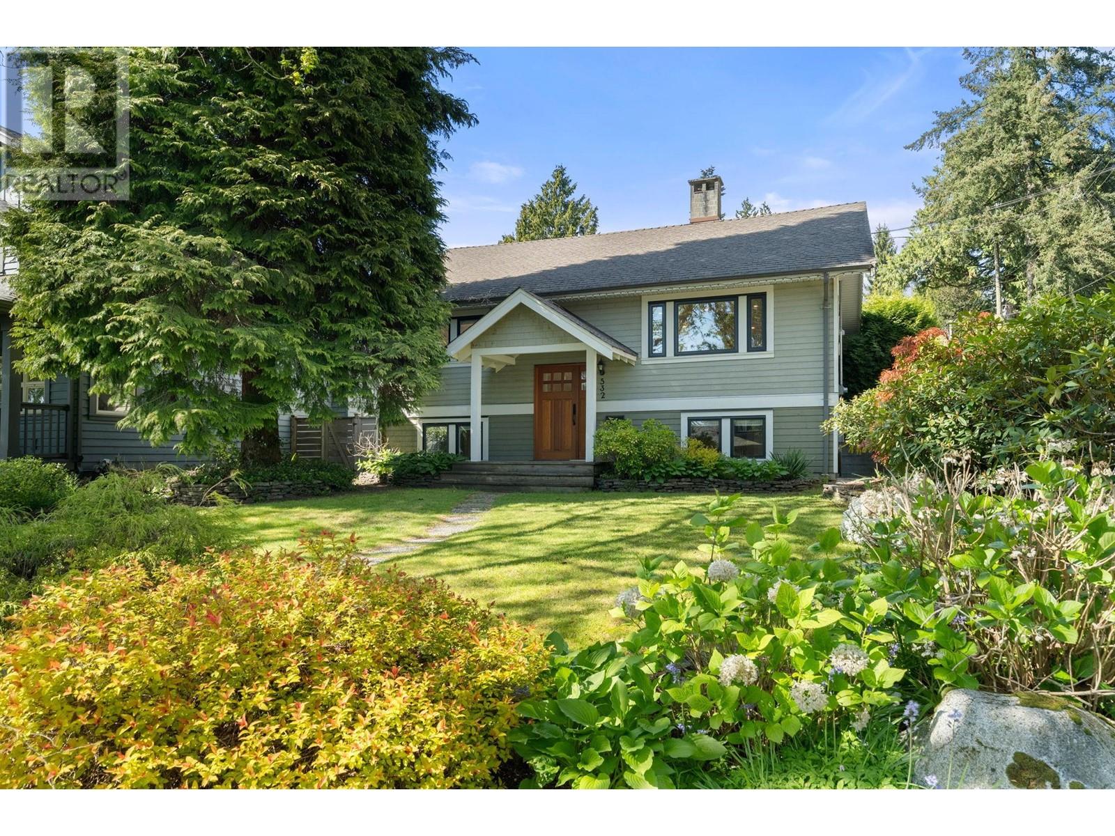 532 E 18th Street, North Vancouver, British Columbia  V7L 2Y3 - Photo 1 - R2998749