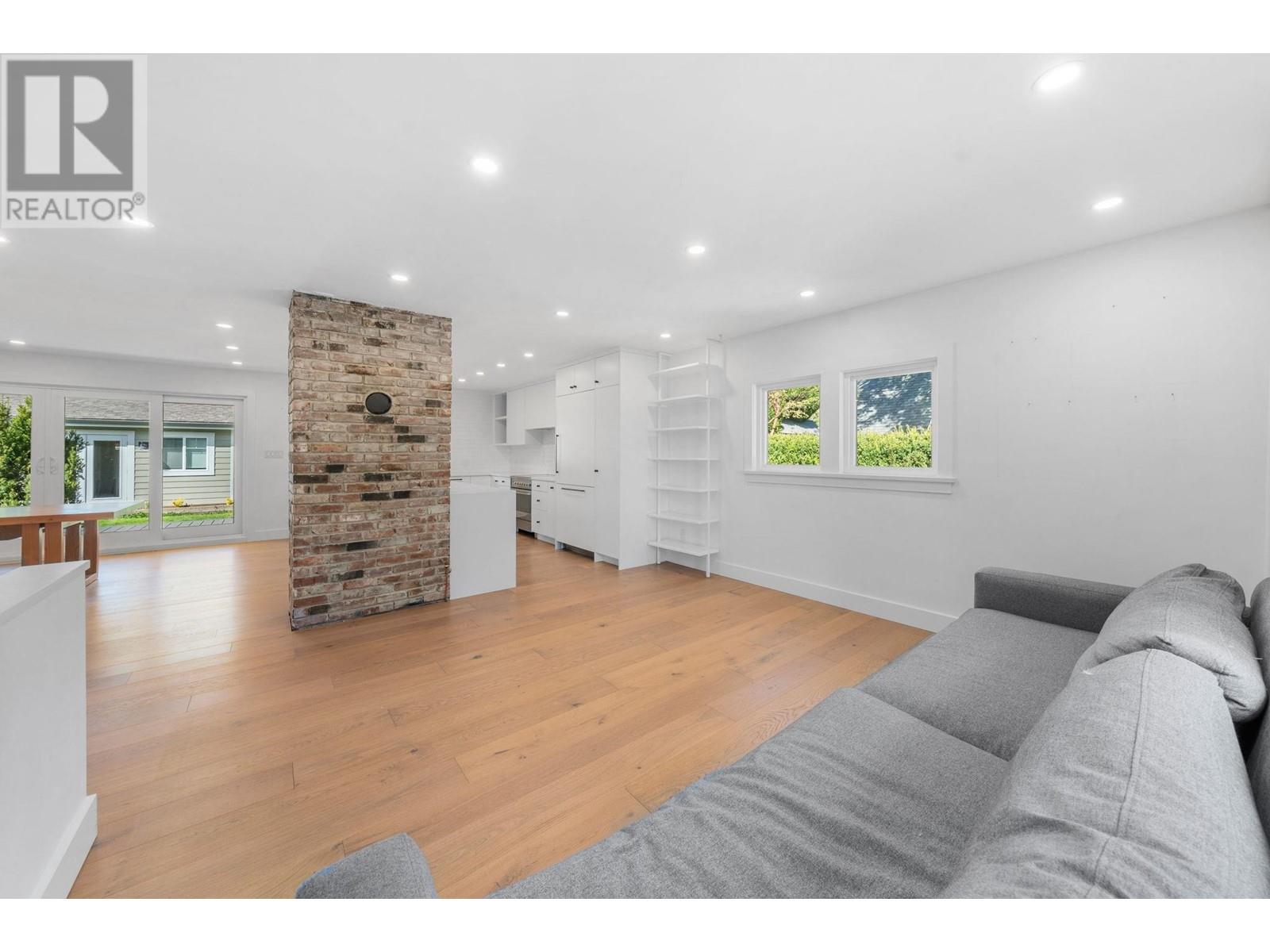 Property at 532 E 18TH STREET image 4