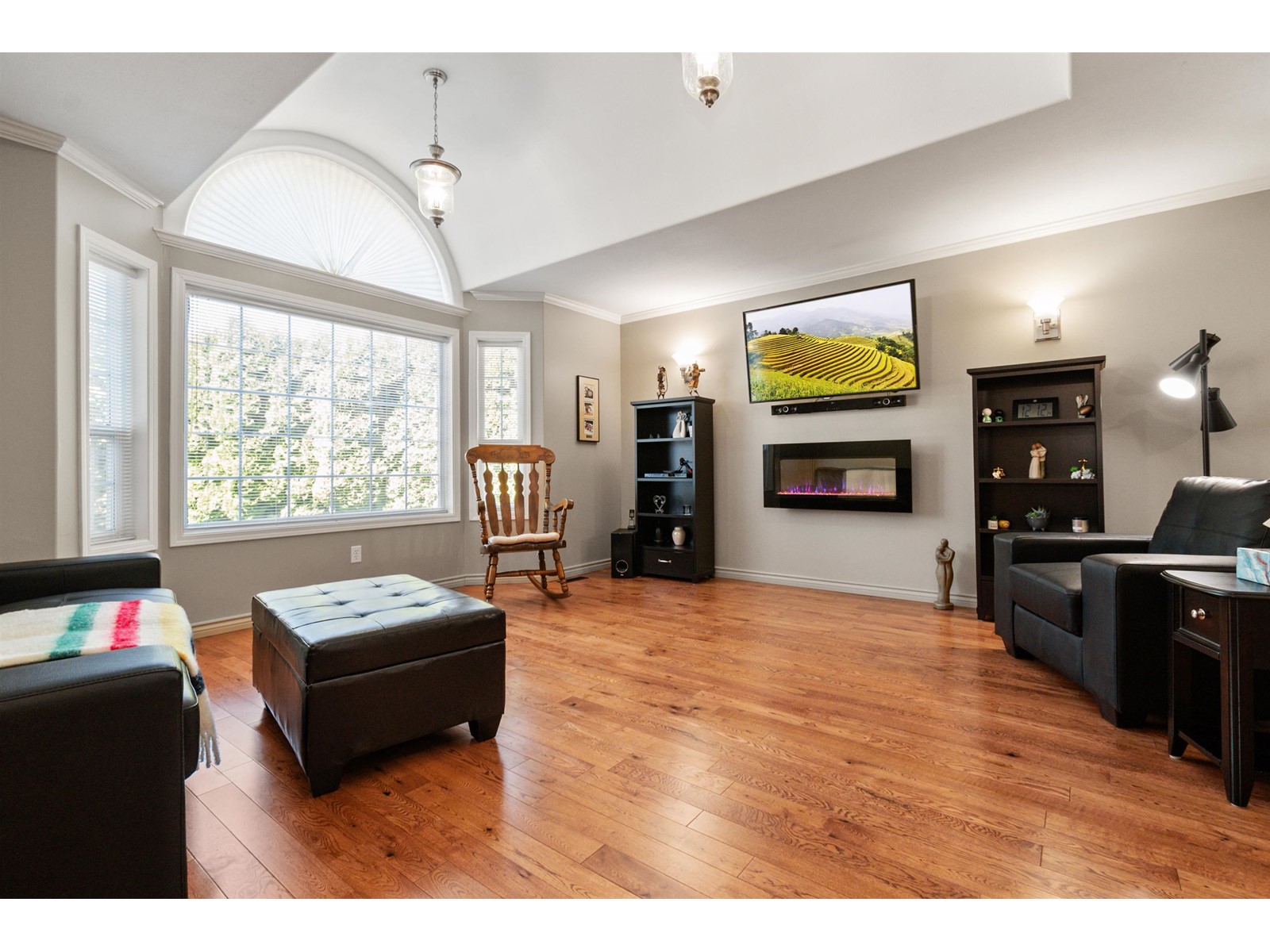 Property at 4470 ANITA STREET image 3