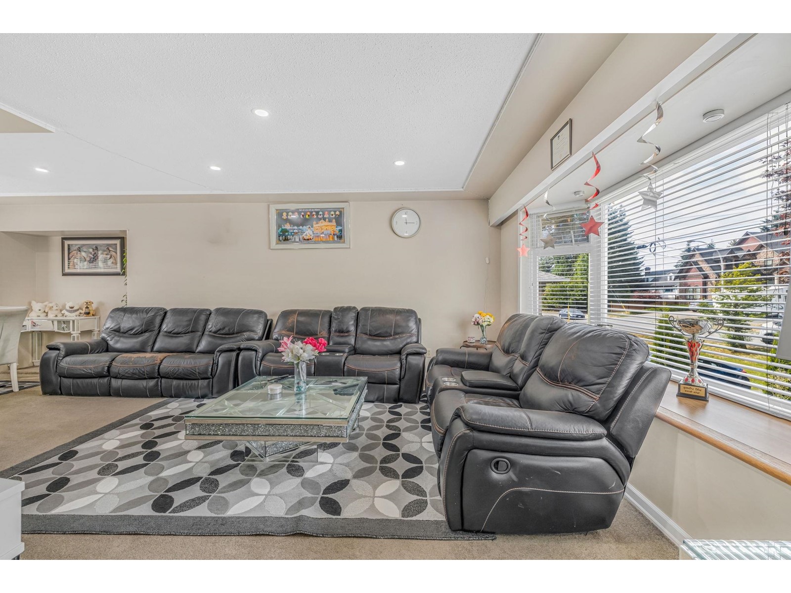 Property at 12916 99 AVENUE image 1