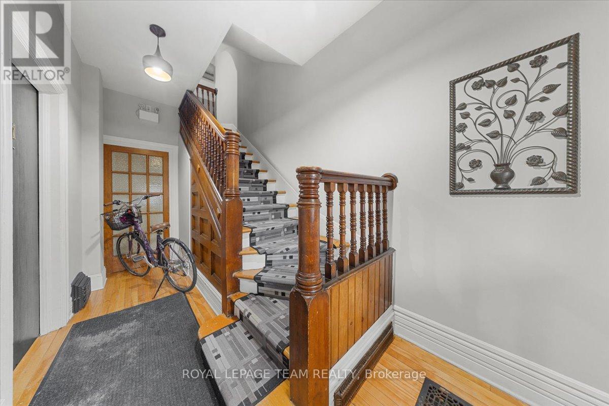 Property at 607 MACLAREN STREET image 4