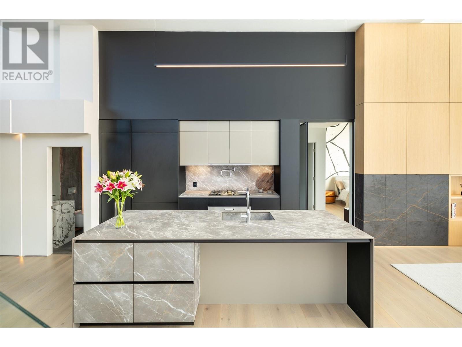 1075 Sunset Drive Unit# Ph1, Kelowna, British Columbia  V1Y 9Y9 - Photo 39 - 10346404